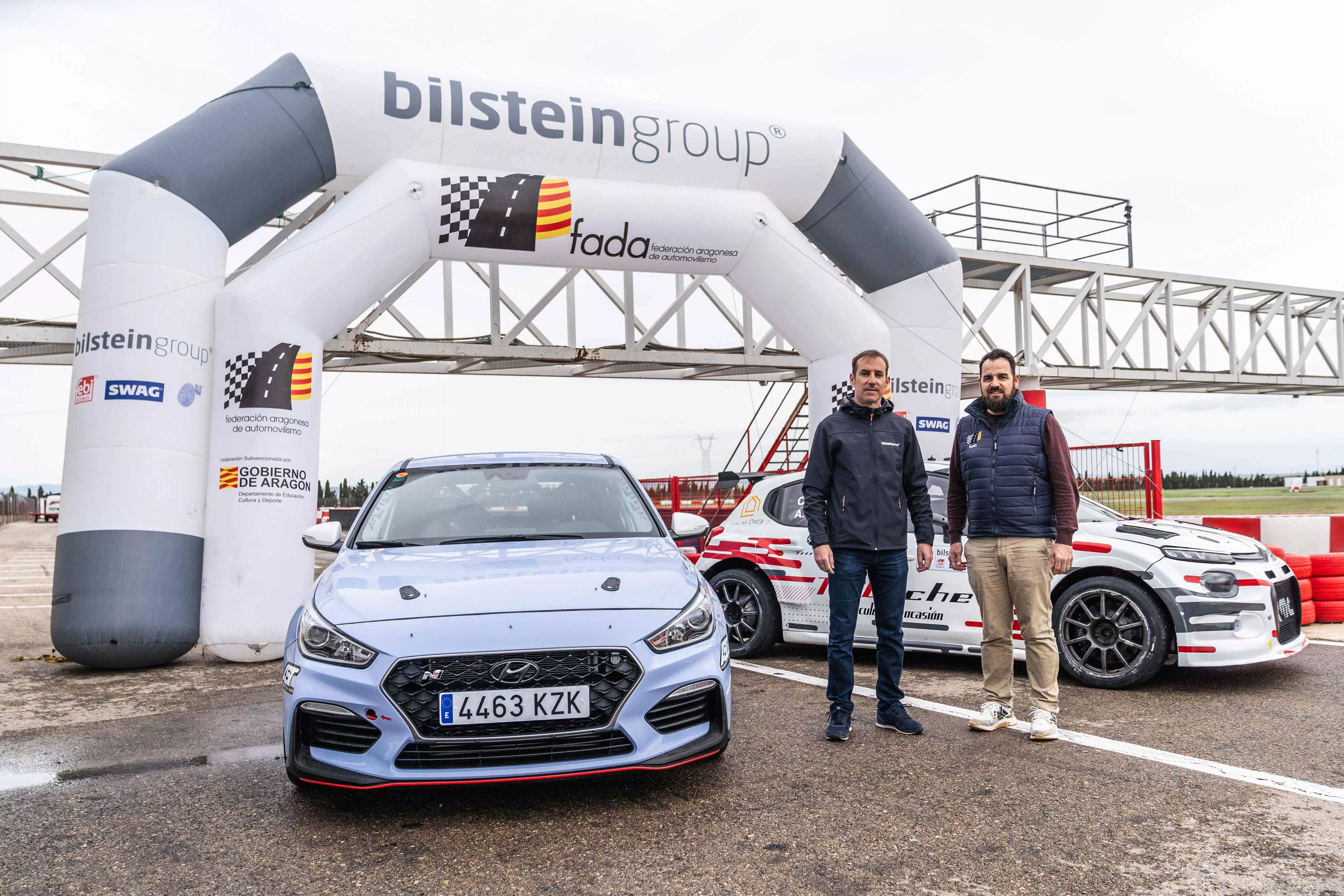 Presentación 1 (Daniel Tomeo y Themis López) x