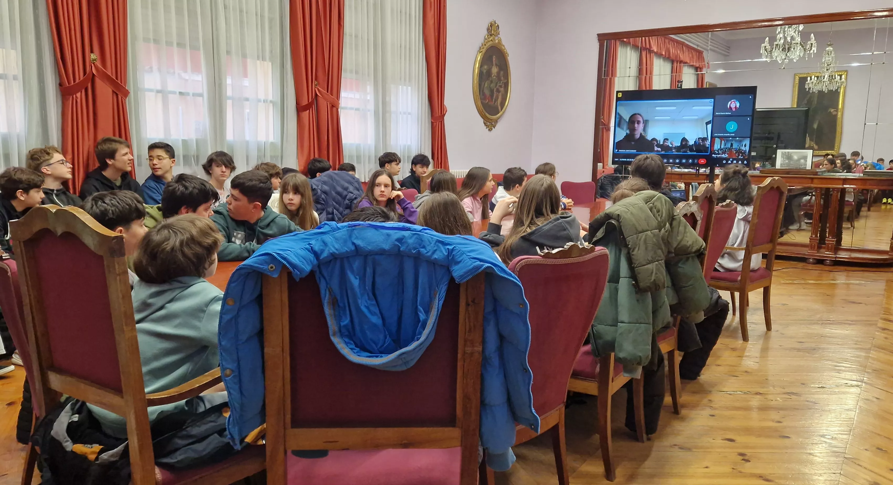 Videoconferencia del IES Ramón y Cajal con el 25 de abril de Alfafar. Foto Myriam Martínez