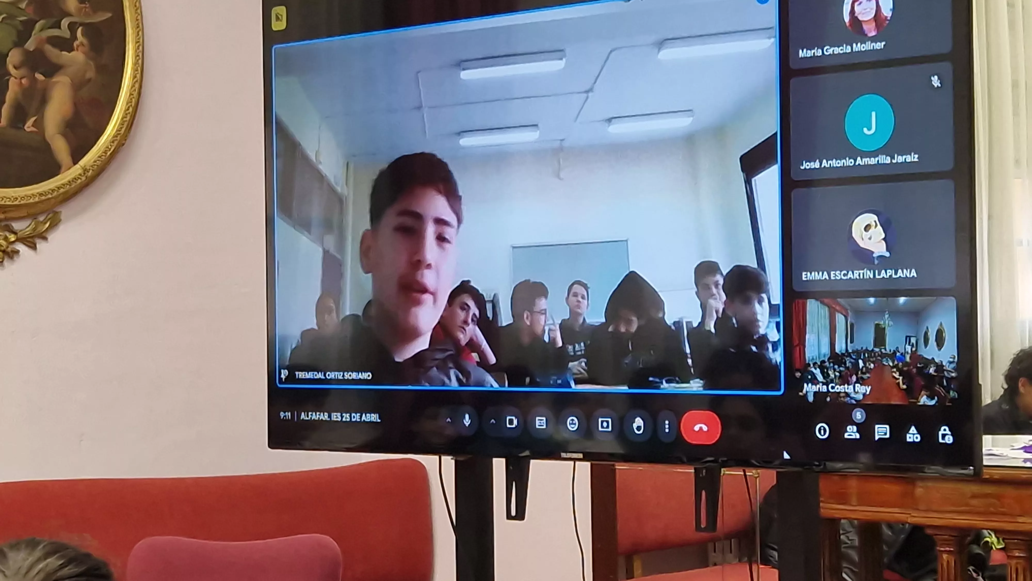 Videoconferencia del IES Ramón y Cajal con el 25 de abril de Alfafar. Foto Myriam Martínez
