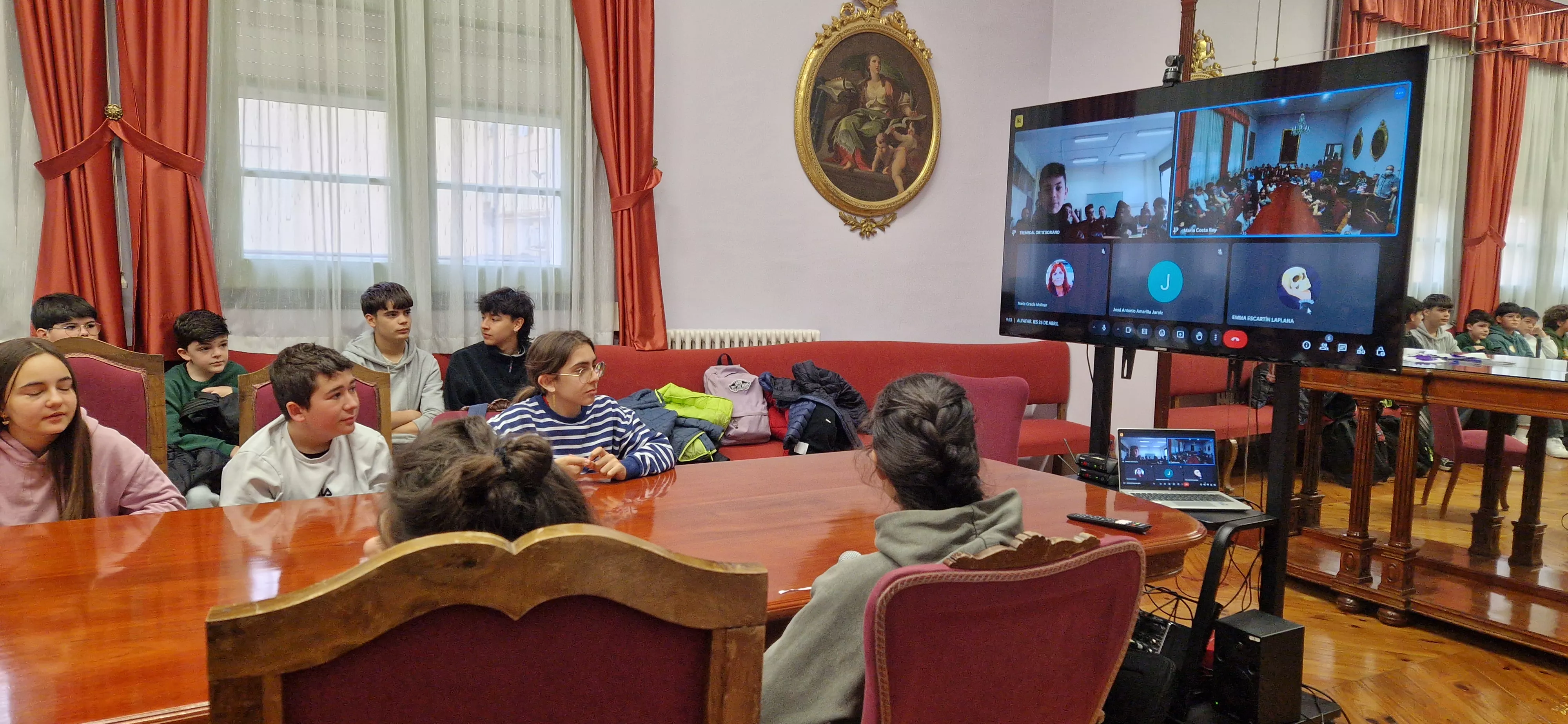 Videoconferencia del IES Ramón y Cajal con el 25 de abril de Alfafar. Foto Myriam Martínez