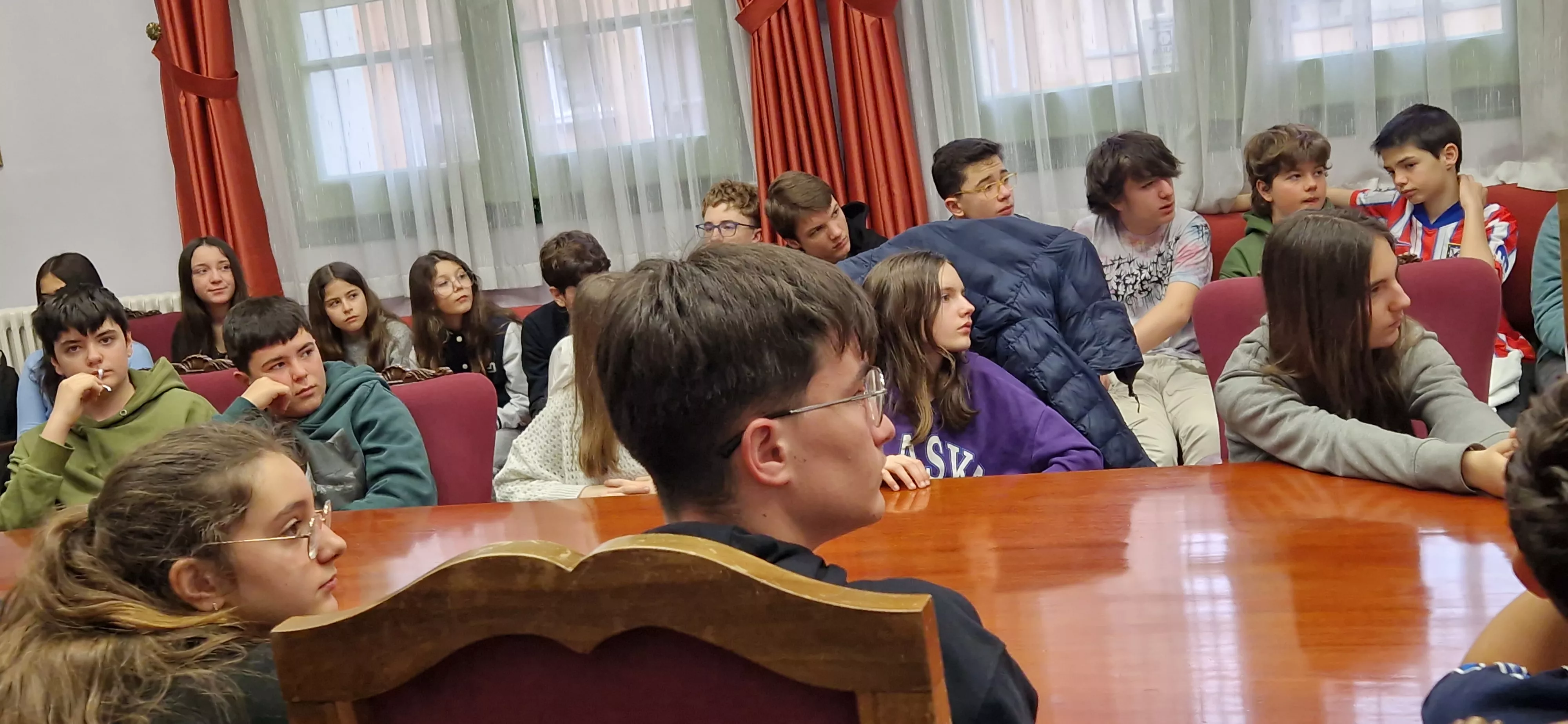 Videoconferencia del IES Ramón y Cajal con el 25 de abril de Alfafar. Foto Myriam Martínez