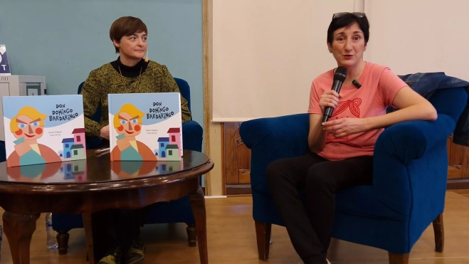 Sandra Araguás y Vicky de Sus, presentando el álbum ilustrado Don Domingo Bardaringo. Foto Myriam Martínez