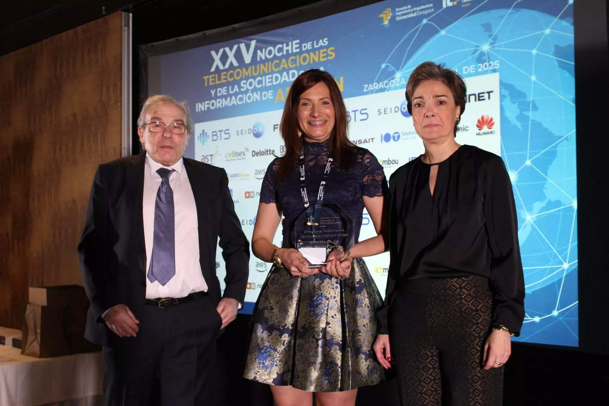 Patricia Heredia recibe el premio de Ingeniero del Año