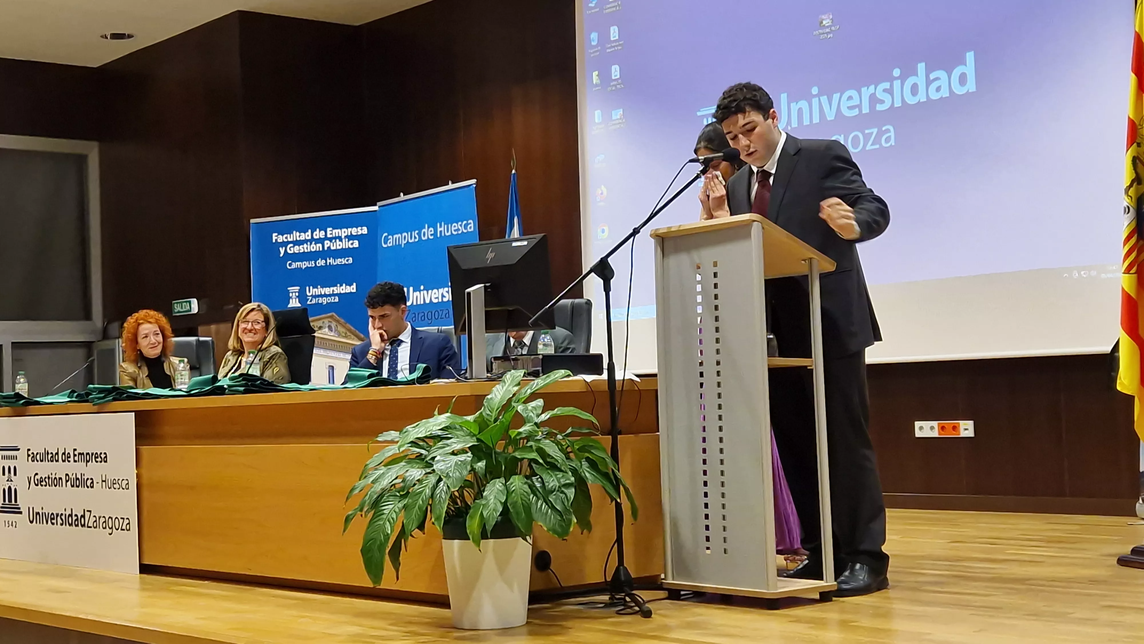 Fiesta anual del Colegio Mayor Universitario 'Ramón Acín'. Foto Myriam Martínez