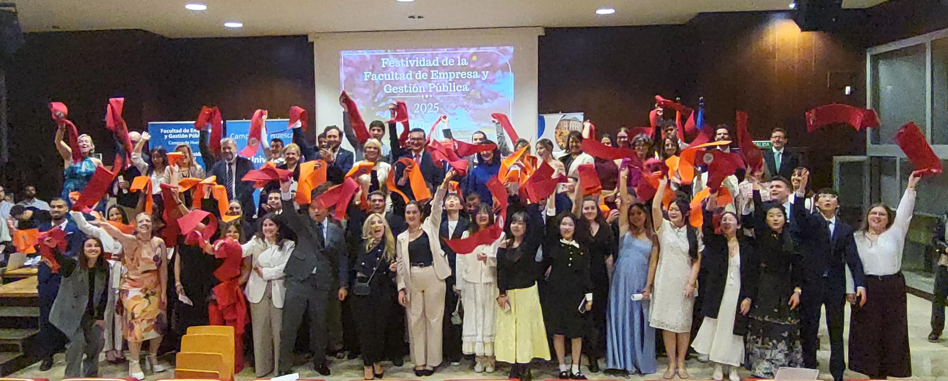 Acto de graduación de la Facultad de Empresa y Gestión Pública de Huesca 2025. Foto Mercedes Manterola