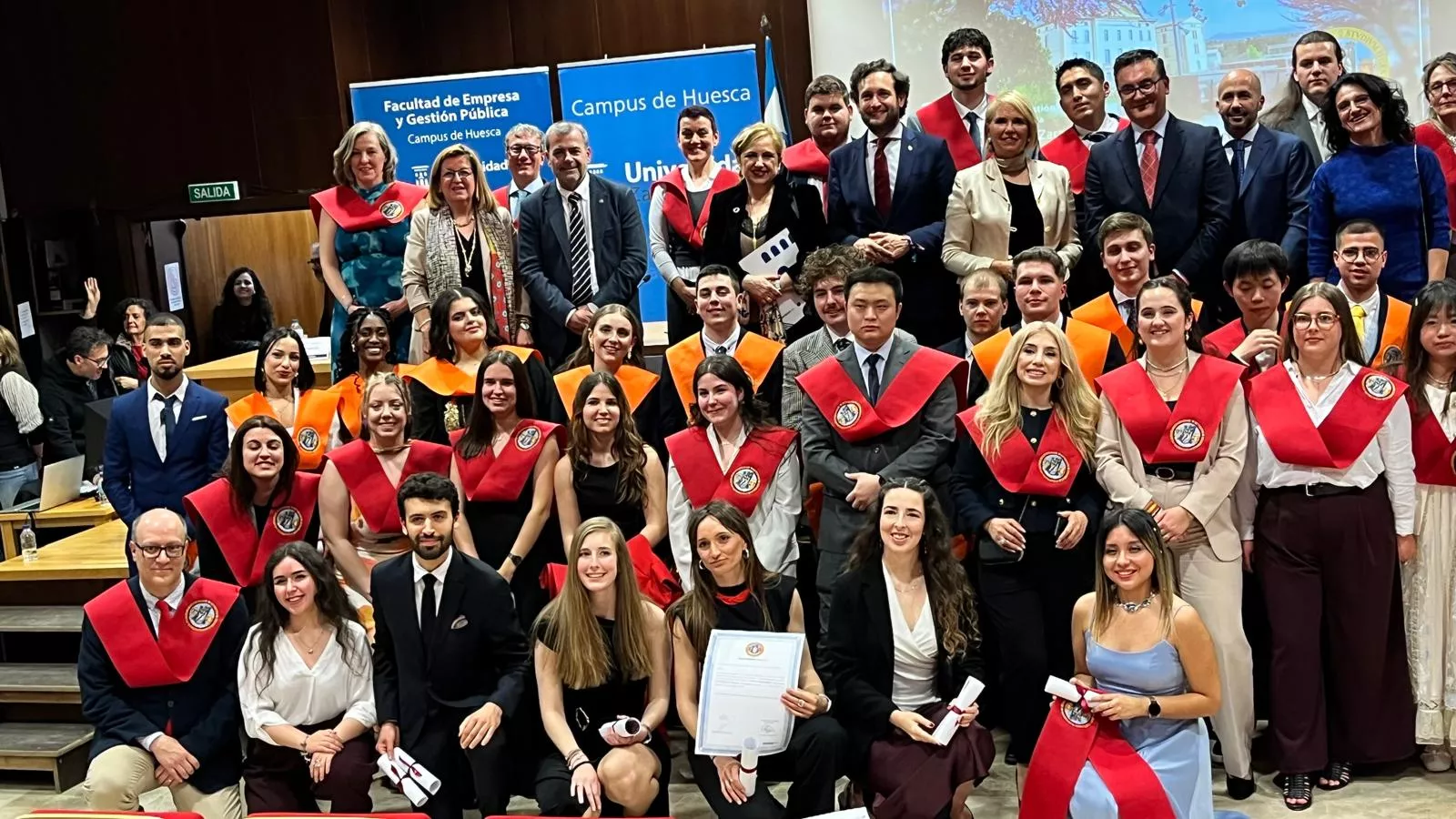 Acto de graduación de la Facultad de Empresa y Gestión Pública de Huesca 2025. Foto Mercedes Manterola