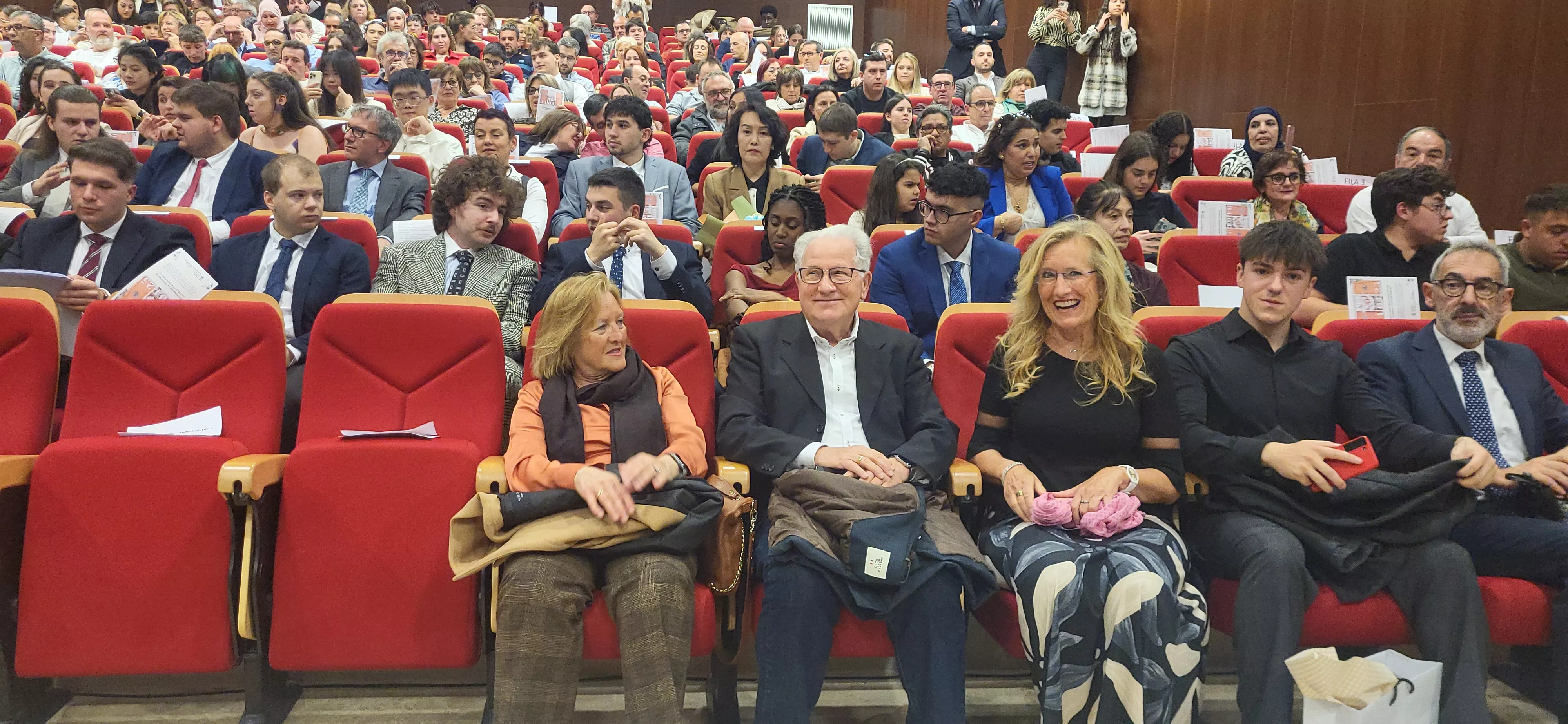 Acto de graduación de la Facultad de Empresa y Gestión Pública de Huesca 2025. Foto Mercedes Manterola