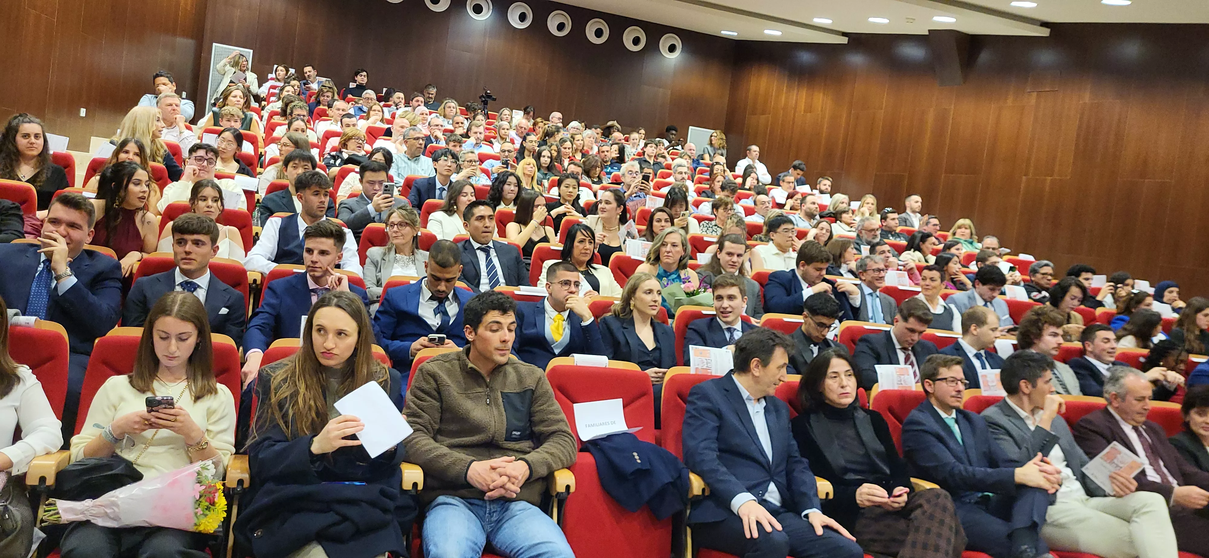 Acto de graduación de la Facultad de Empresa y Gestión Pública de Huesca 2025. Foto Mercedes Manterola