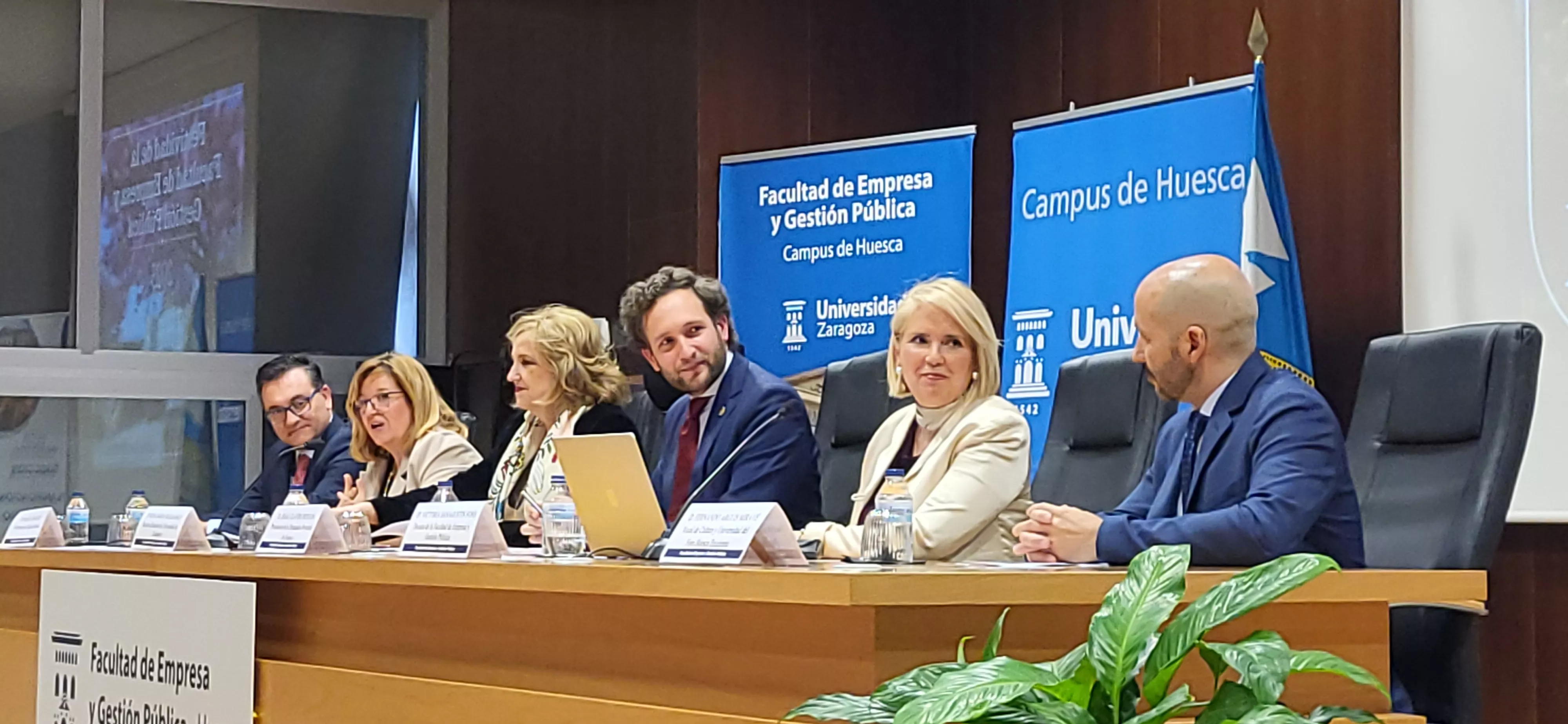 Acto de graduación de la Facultad de Empresa y Gestión Pública de Huesca 2025. Foto Mercedes Manterola