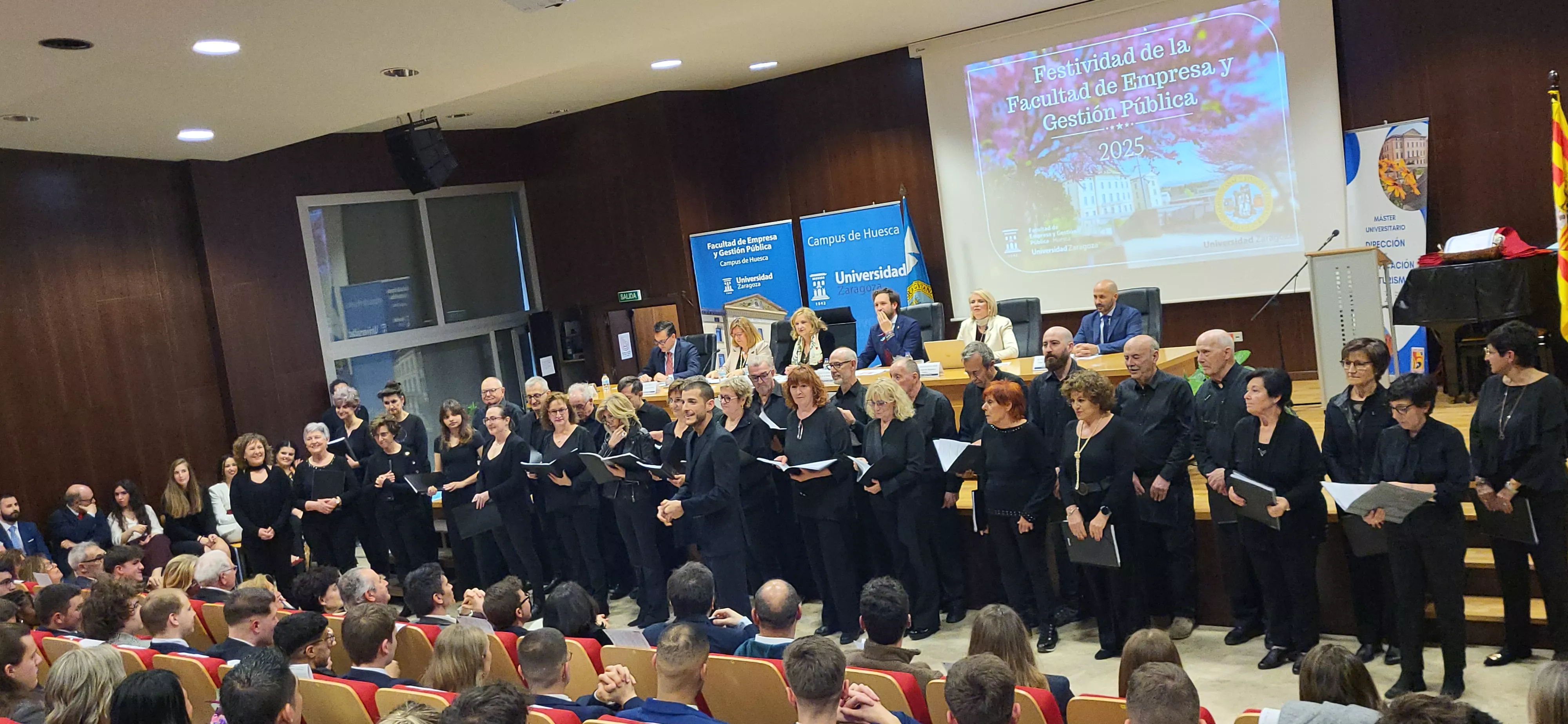 Acto de graduación de la Facultad de Empresa y Gestión Pública de Huesca 2025. Foto Mercedes Manterola