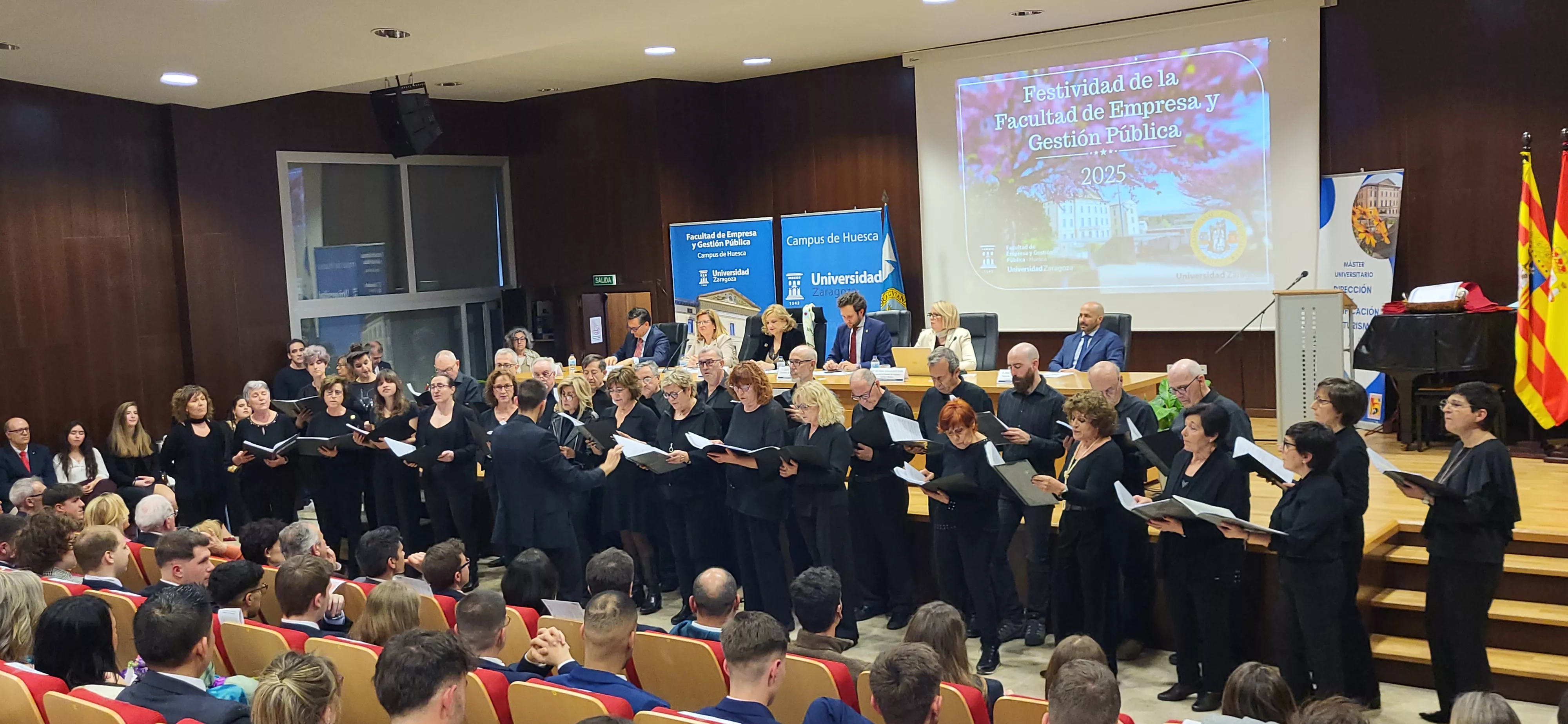 Acto de graduación de la Facultad de Empresa y Gestión Pública de Huesca 2025. Foto Mercedes Manterola