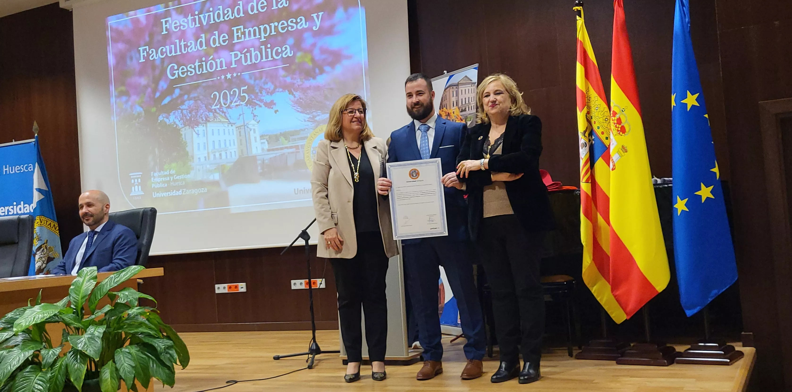 Acto de graduación de la Facultad de Empresa y Gestión Pública de Huesca 2025. Foto Mercedes Manterola