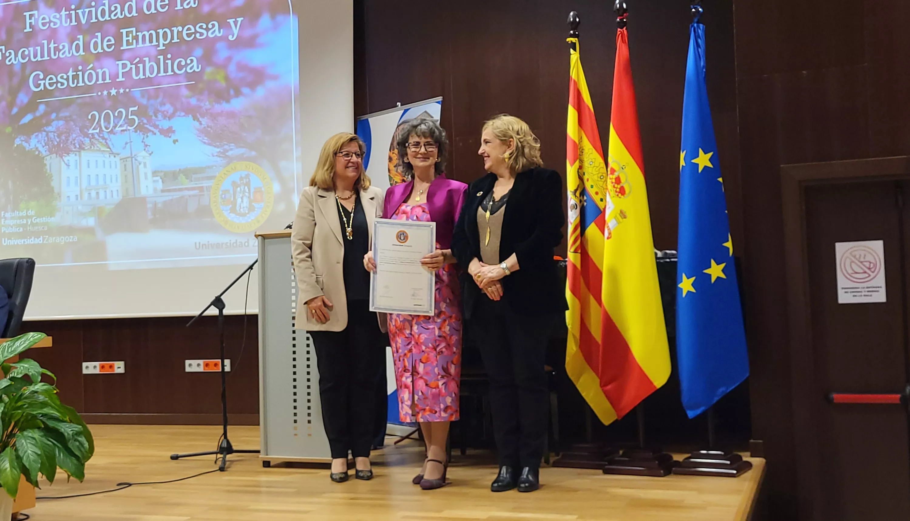 Acto de graduación de la Facultad de Empresa y Gestión Pública de Huesca 2025. Foto Mercedes Manterola