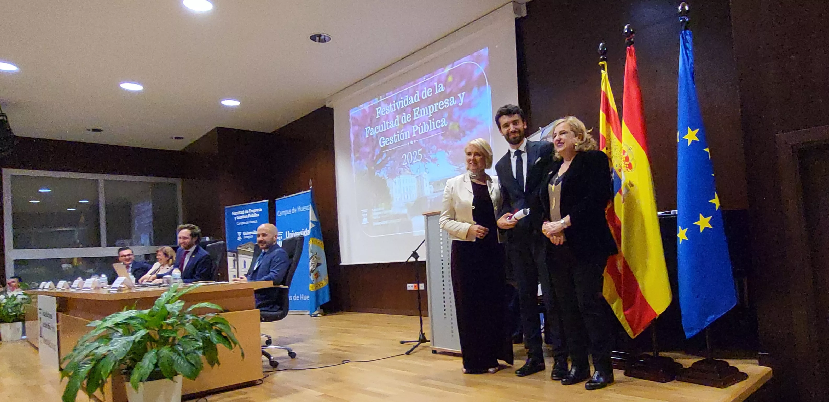 Acto de graduación de la Facultad de Empresa y Gestión Pública de Huesca 2025. Foto Mercedes Manterola