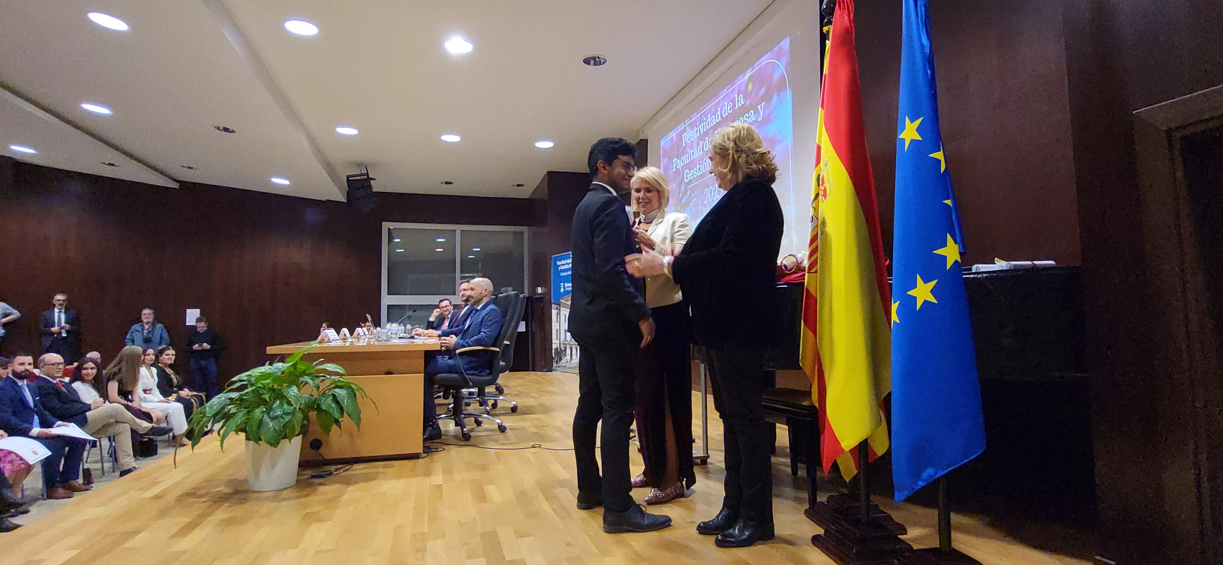 Acto de graduación de la Facultad de Empresa y Gestión Pública de Huesca 2025. Foto Mercedes Manterola