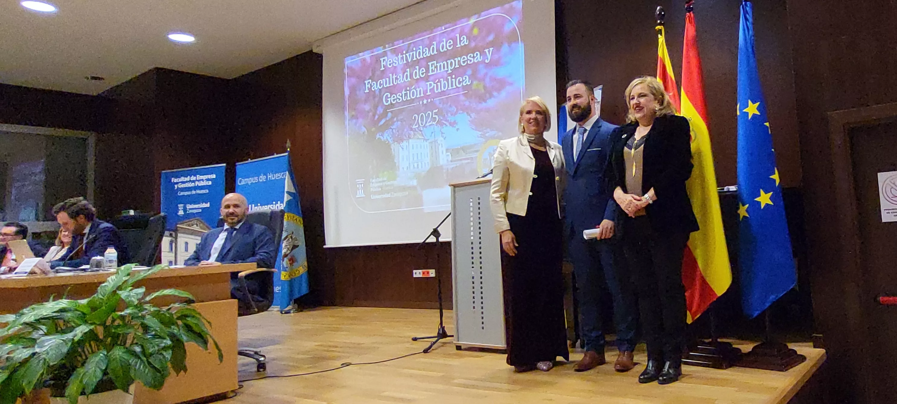 Acto de graduación de la Facultad de Empresa y Gestión Pública de Huesca 2025. Foto Mercedes Manterola