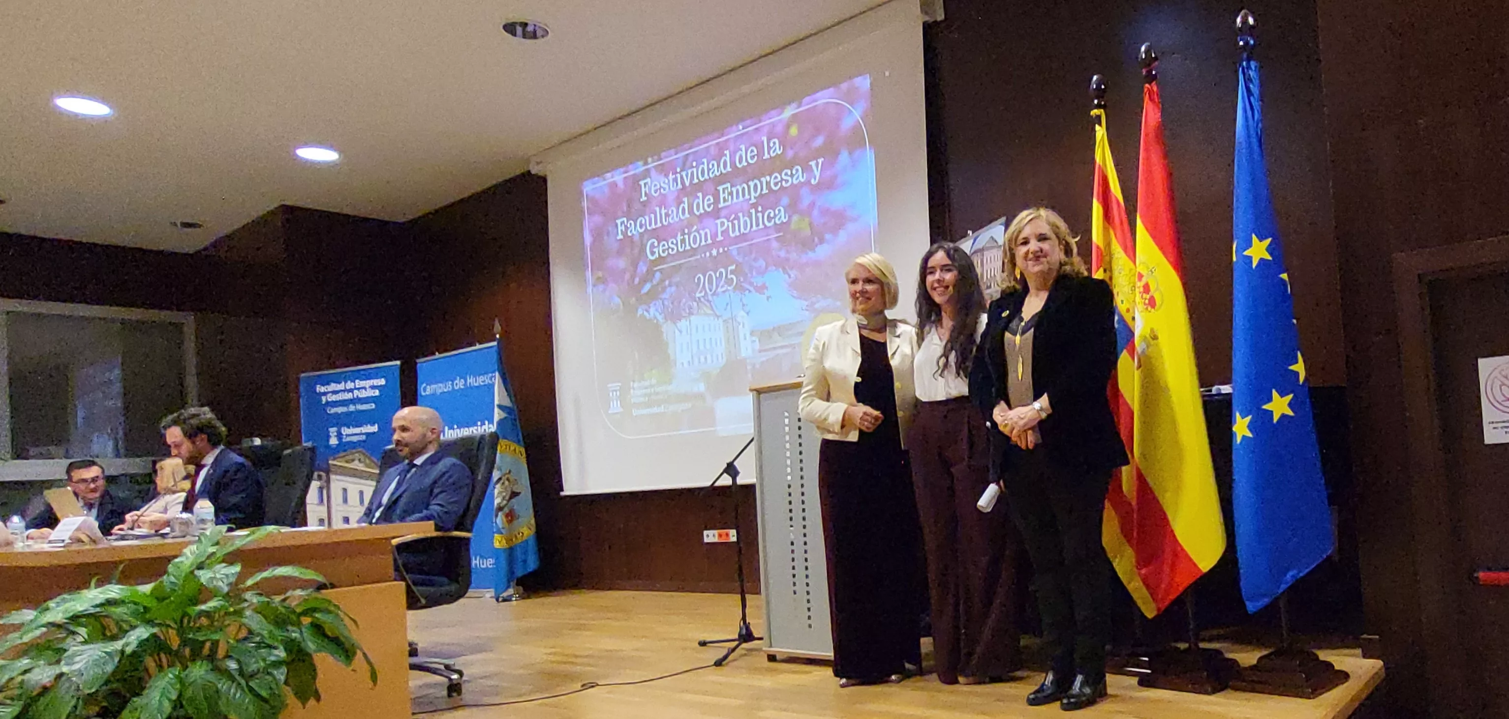 Acto de graduación de la Facultad de Empresa y Gestión Pública de Huesca 2025. Foto Mercedes Manterola