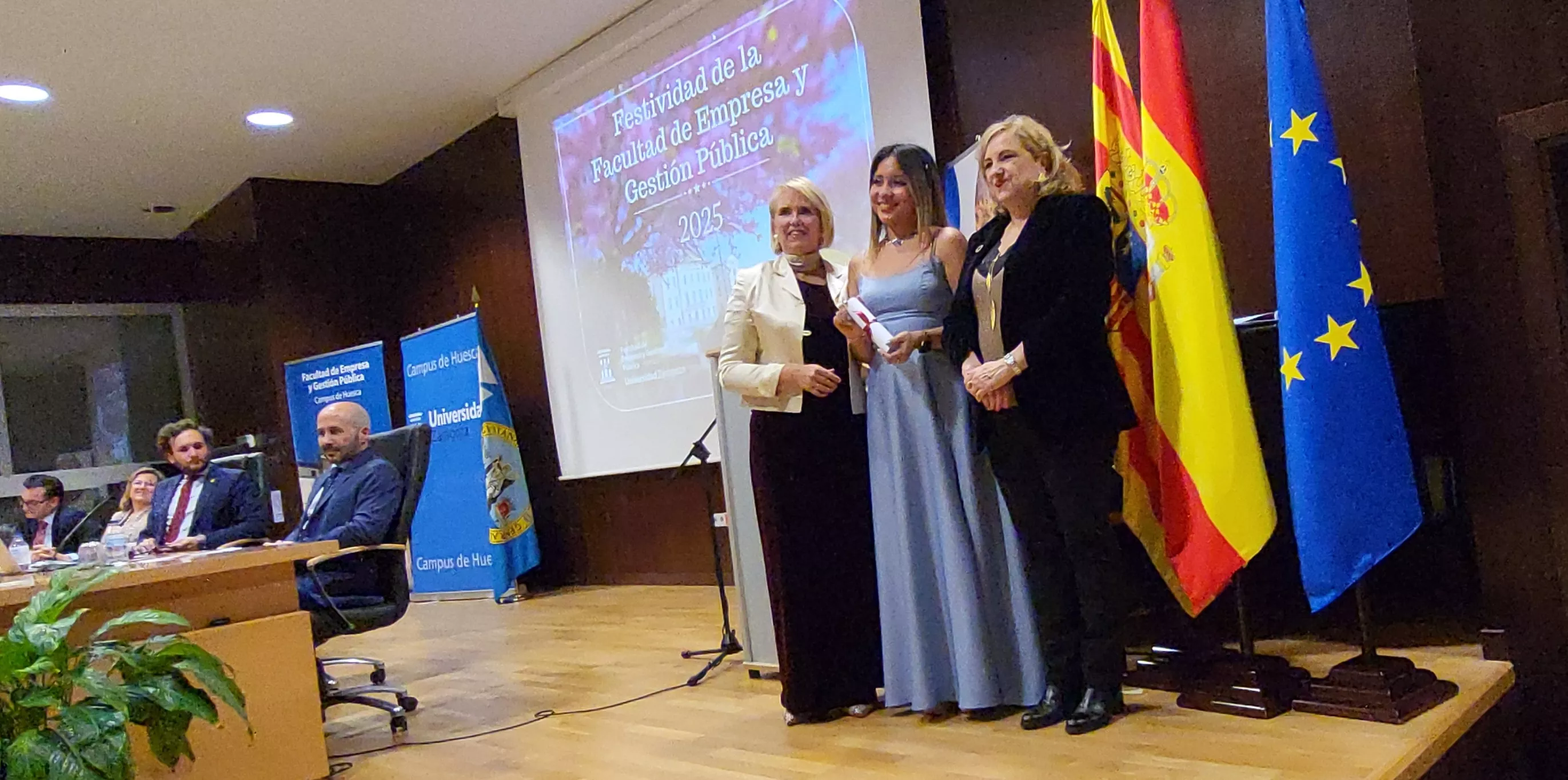 Acto de graduación de la Facultad de Empresa y Gestión Pública de Huesca 2025. Foto Mercedes Manterola