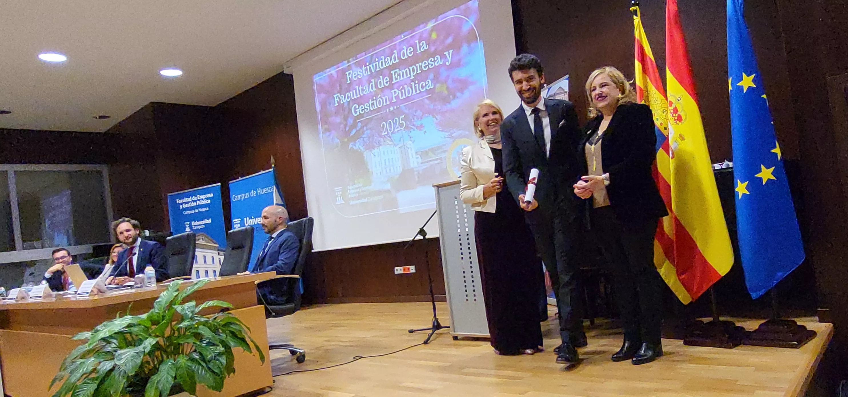 Acto de graduación de la Facultad de Empresa y Gestión Pública de Huesca 2025. Foto Mercedes Manterola