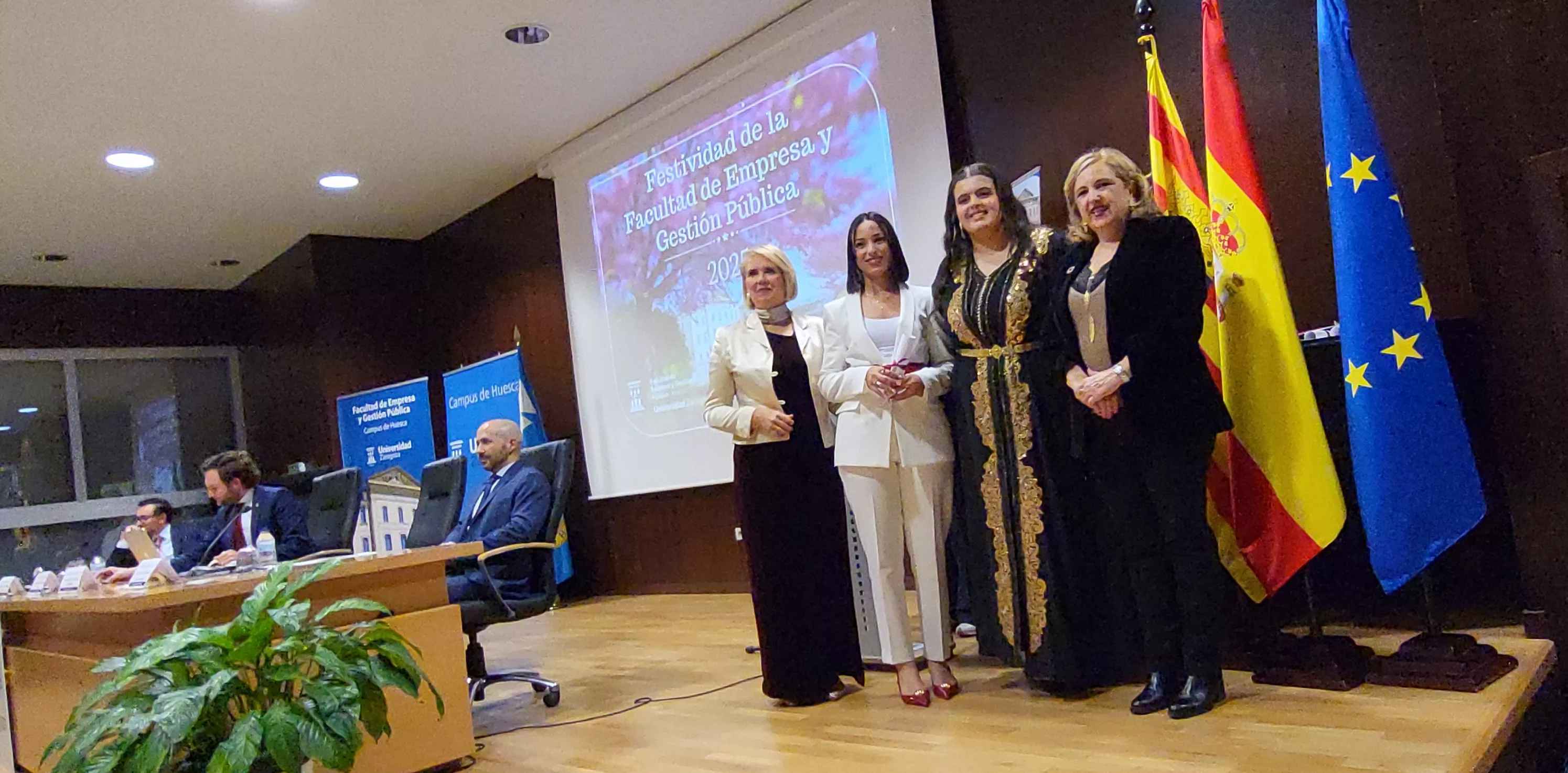 Acto de graduación de la Facultad de Empresa y Gestión Pública de Huesca 2025. Foto Mercedes Manterola