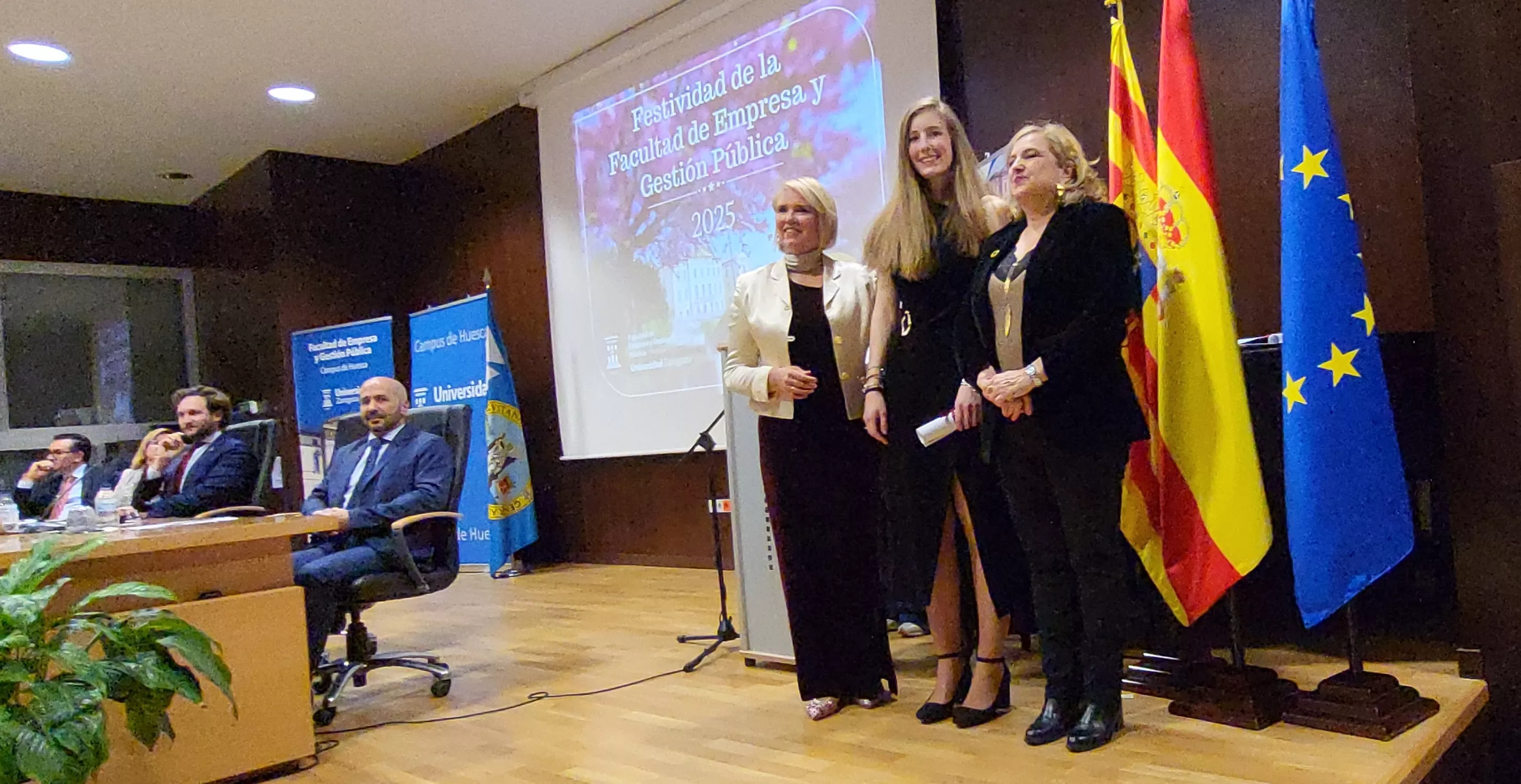 Acto de graduación de la Facultad de Empresa y Gestión Pública de Huesca 2025. Foto Mercedes Manterola