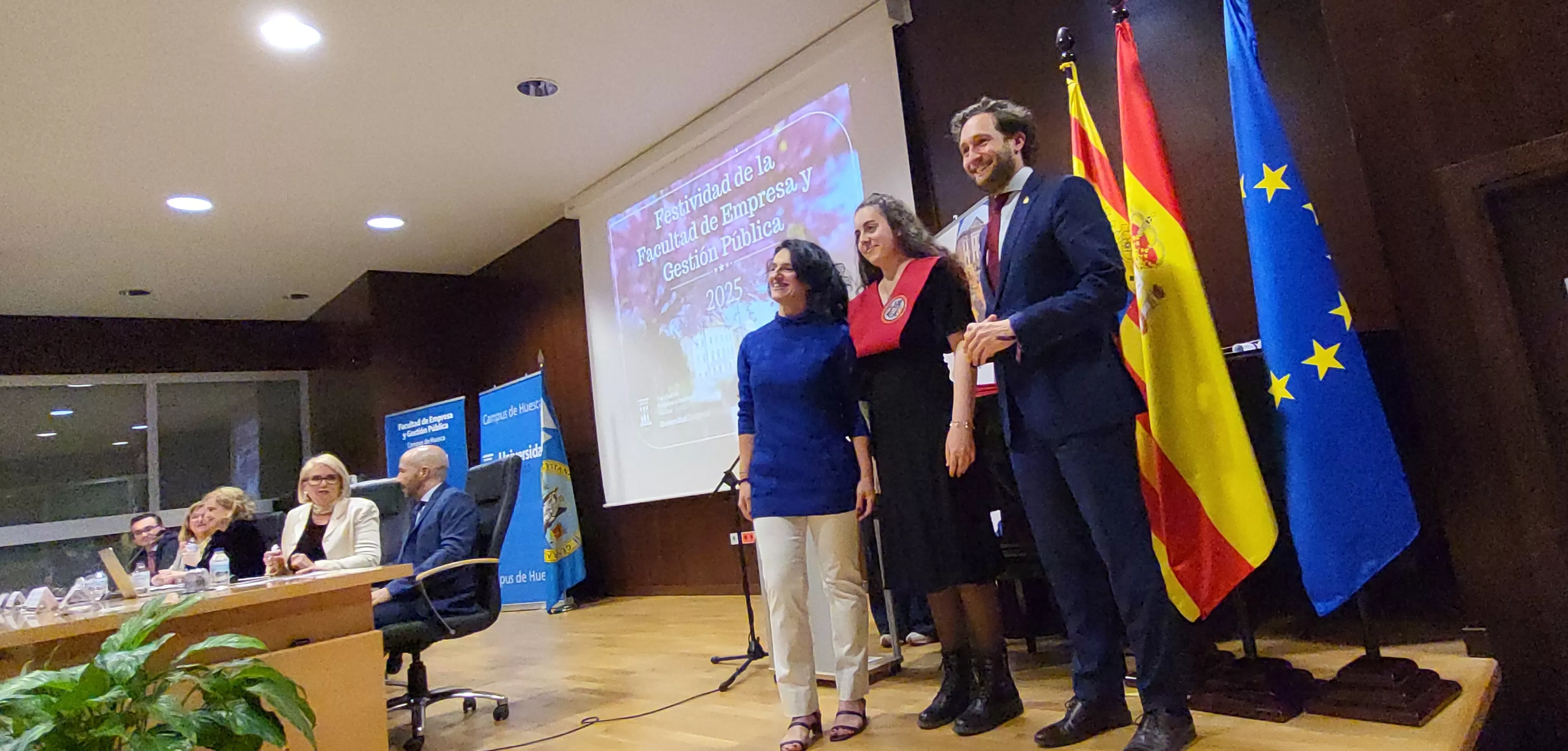 Acto de graduación de la Facultad de Empresa y Gestión Pública de Huesca 2025. Foto Mercedes Manterola