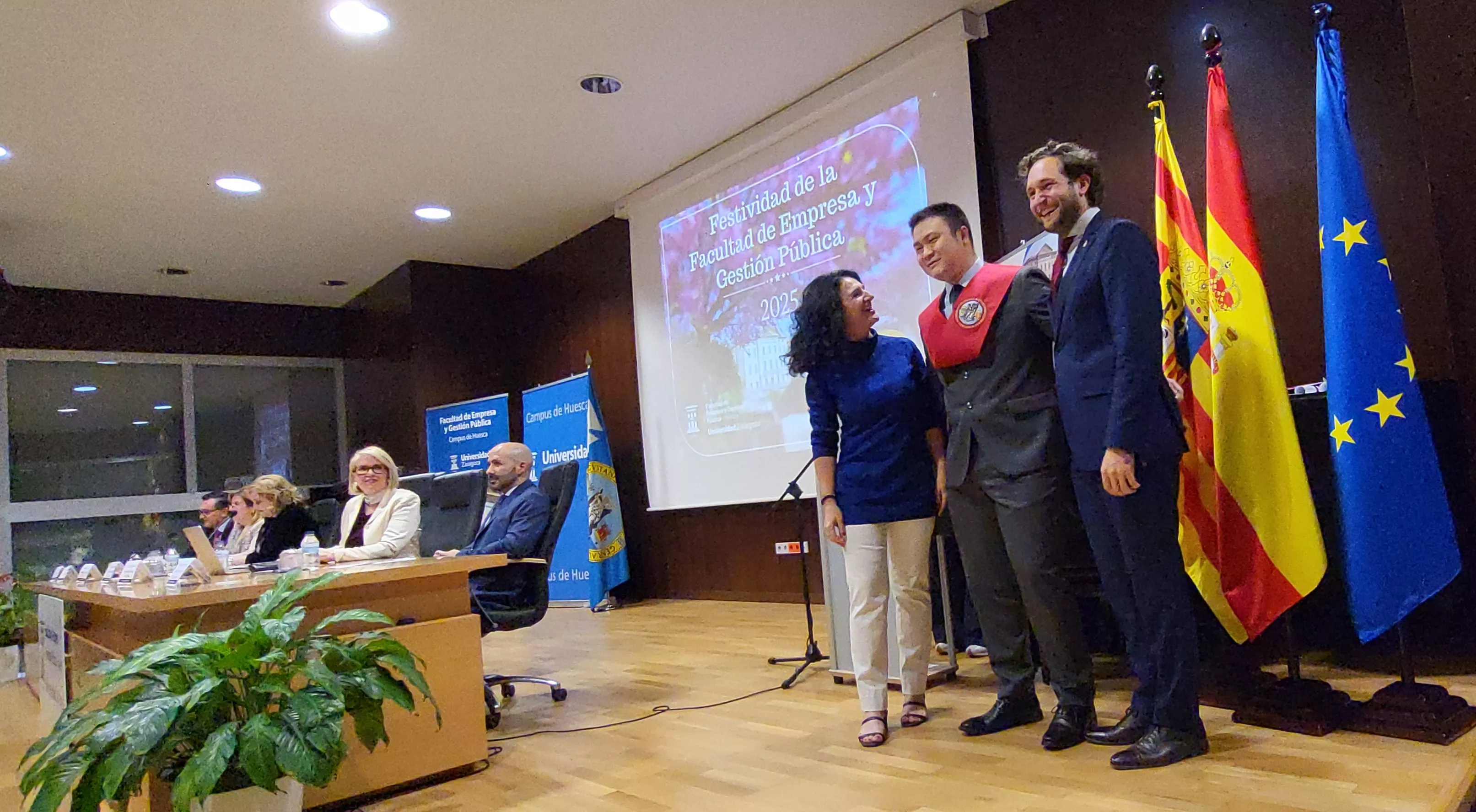 Acto de graduación de la Facultad de Empresa y Gestión Pública de Huesca 2025. Foto Mercedes Manterola