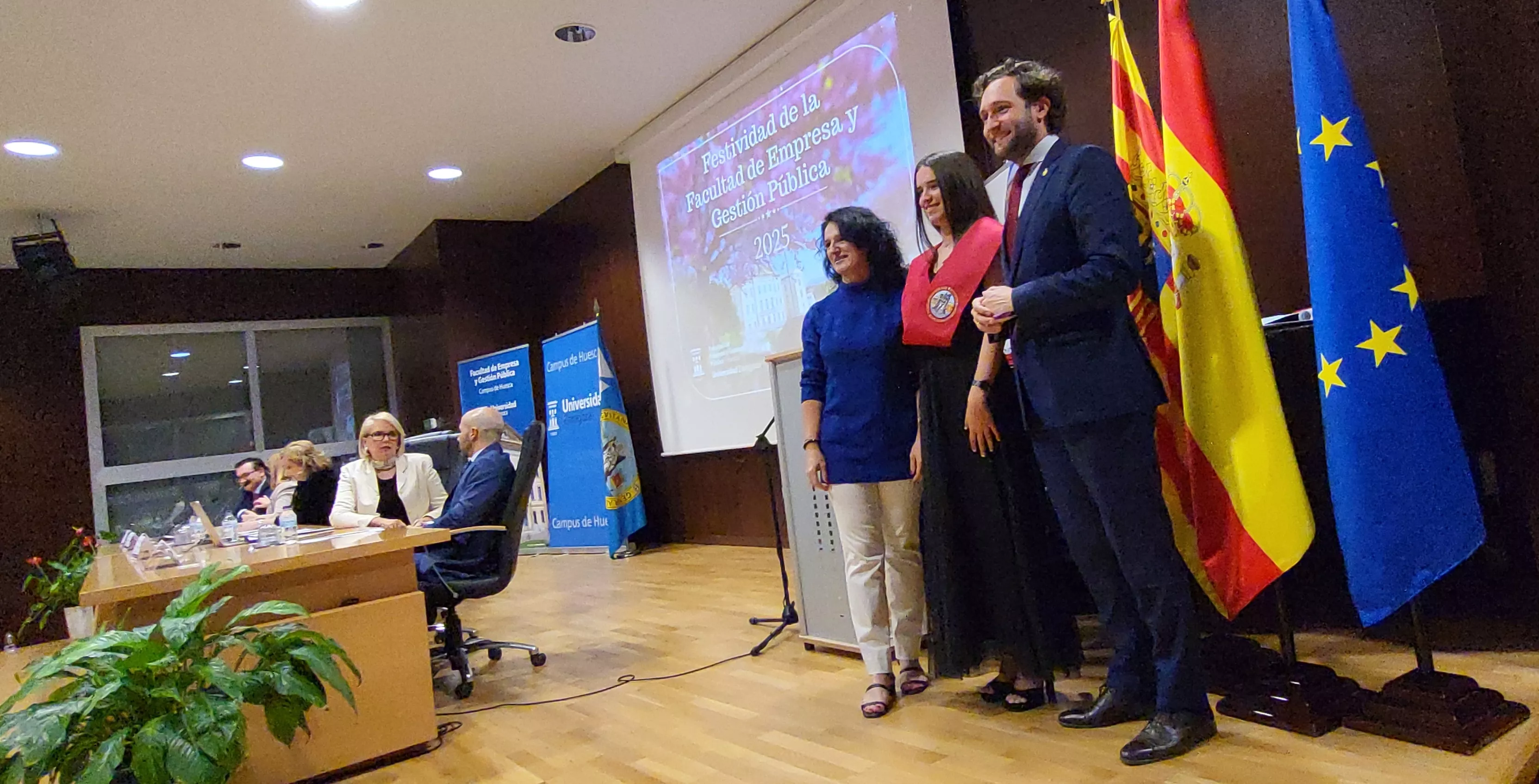 Acto de graduación de la Facultad de Empresa y Gestión Pública de Huesca 2025. Foto Mercedes Manterola