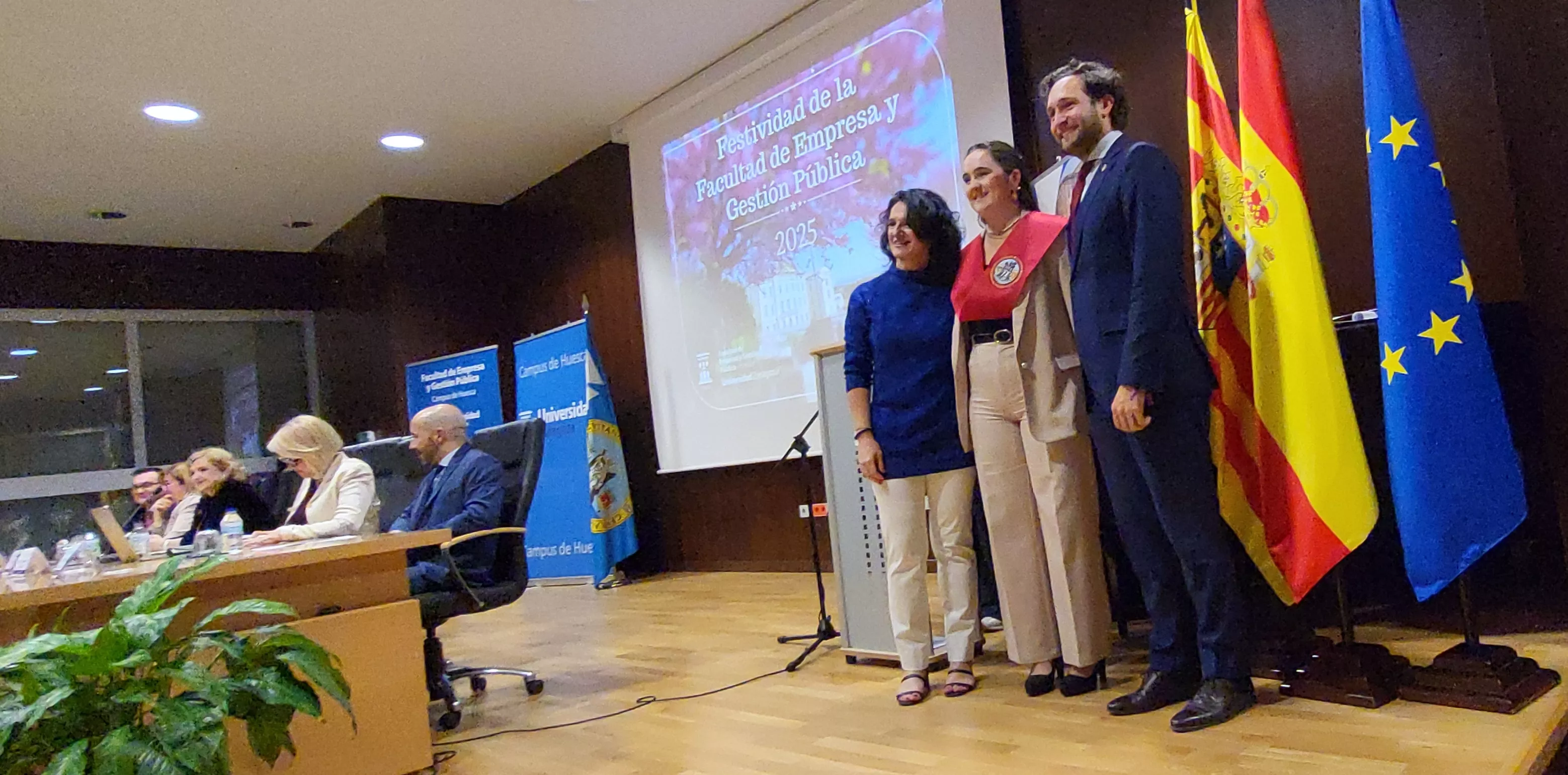 Acto de graduación de la Facultad de Empresa y Gestión Pública de Huesca 2025. Foto Mercedes Manterola