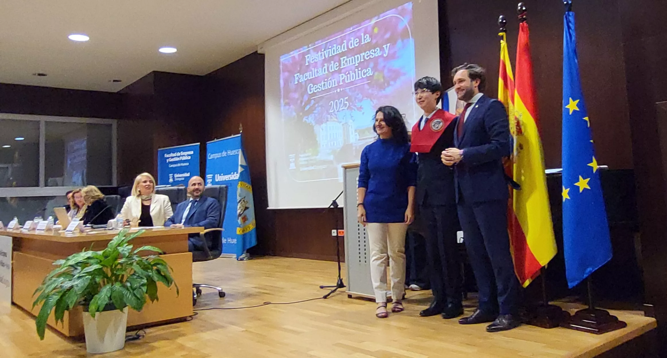 Acto de graduación de la Facultad de Empresa y Gestión Pública de Huesca 2025. Foto Mercedes Manterola