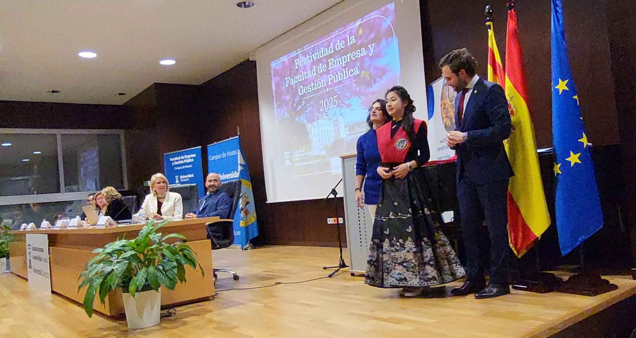 Acto de graduación de la Facultad de Empresa y Gestión Pública de Huesca 2025. Foto Mercedes Manterola