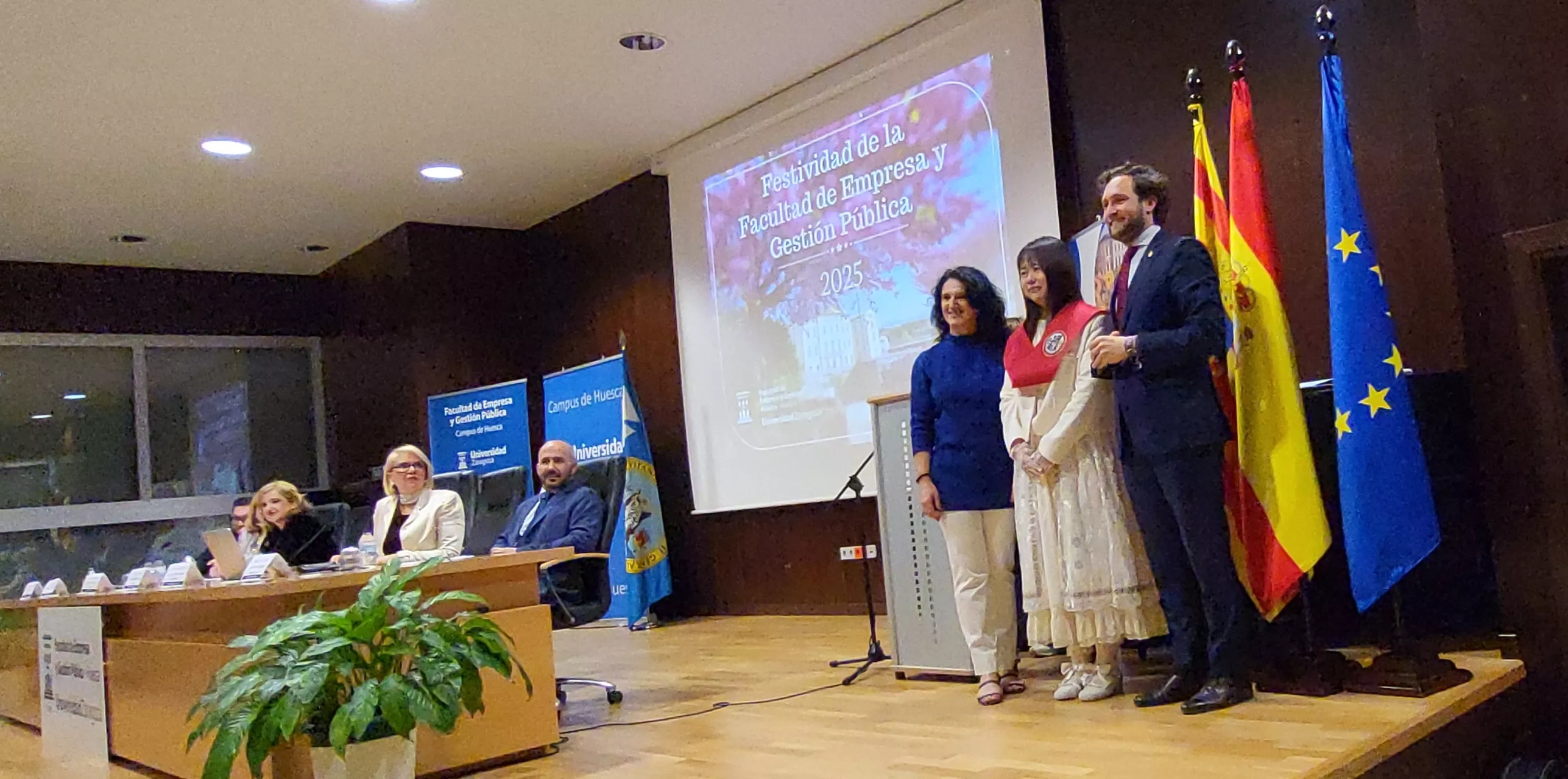 Acto de graduación de la Facultad de Empresa y Gestión Pública de Huesca 2025. Foto Mercedes Manterola
