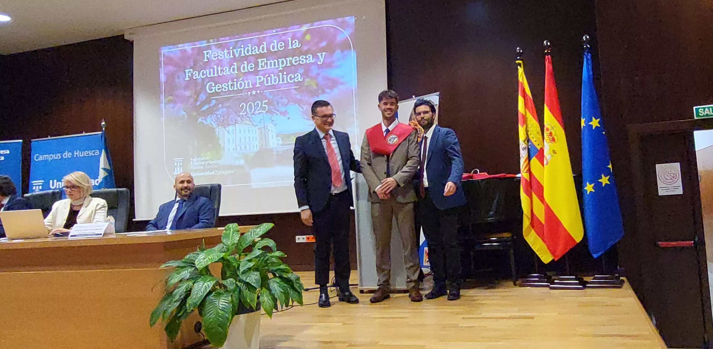 Acto de graduación de la Facultad de Empresa y Gestión Pública de Huesca 2025. Foto Mercedes Manterola