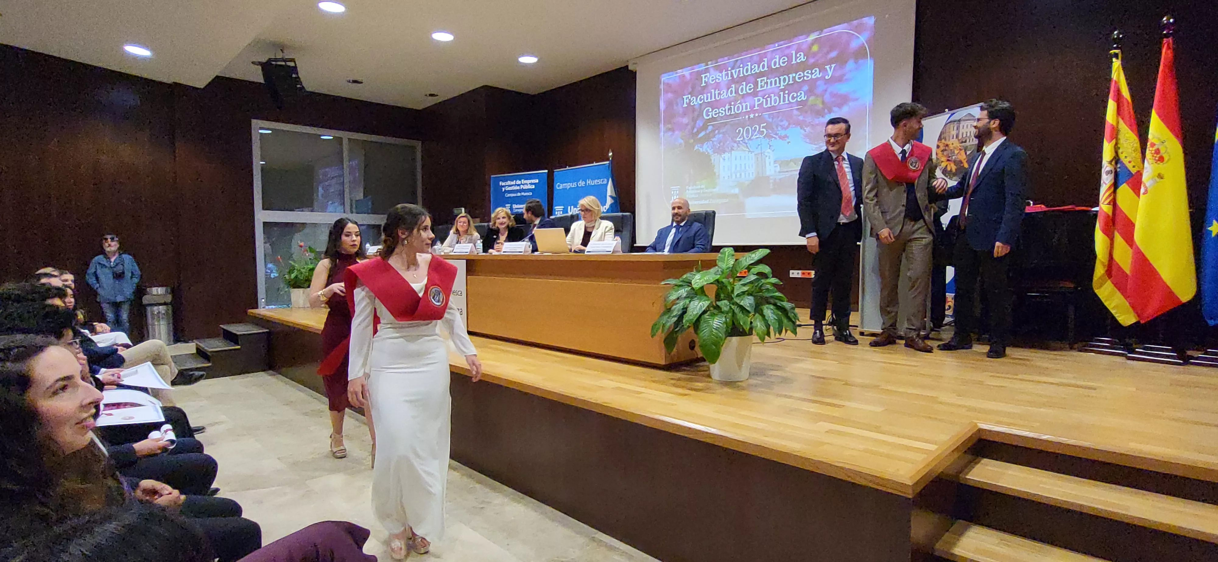 Acto de graduación de la Facultad de Empresa y Gestión Pública de Huesca 2025. Foto Mercedes Manterola