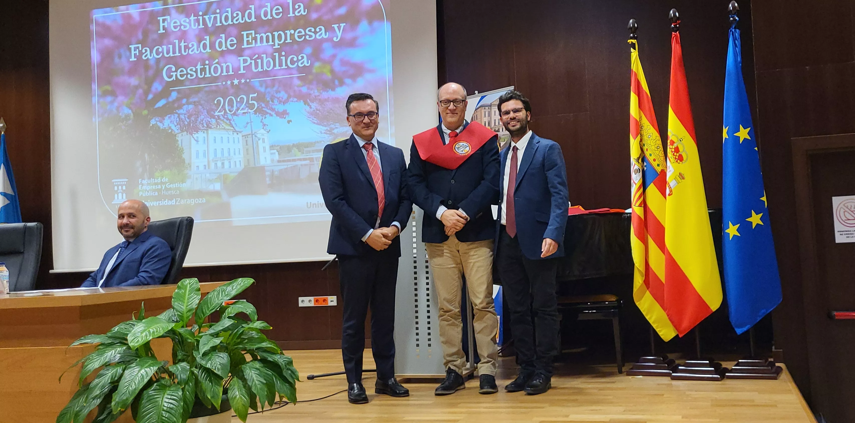 Acto de graduación de la Facultad de Empresa y Gestión Pública de Huesca 2025. Foto Mercedes Manterola