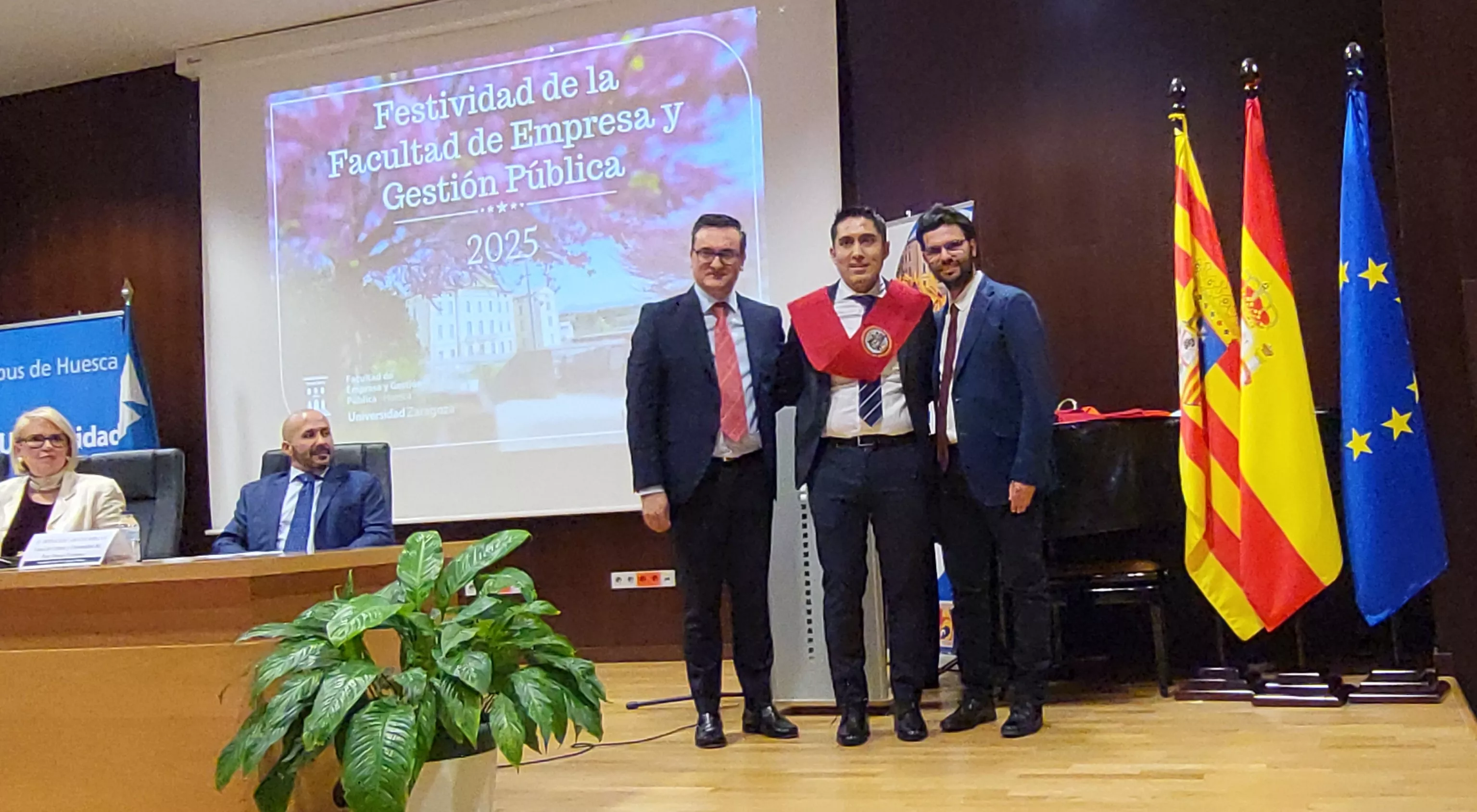 Acto de graduación de la Facultad de Empresa y Gestión Pública de Huesca 2025. Foto Mercedes Manterola