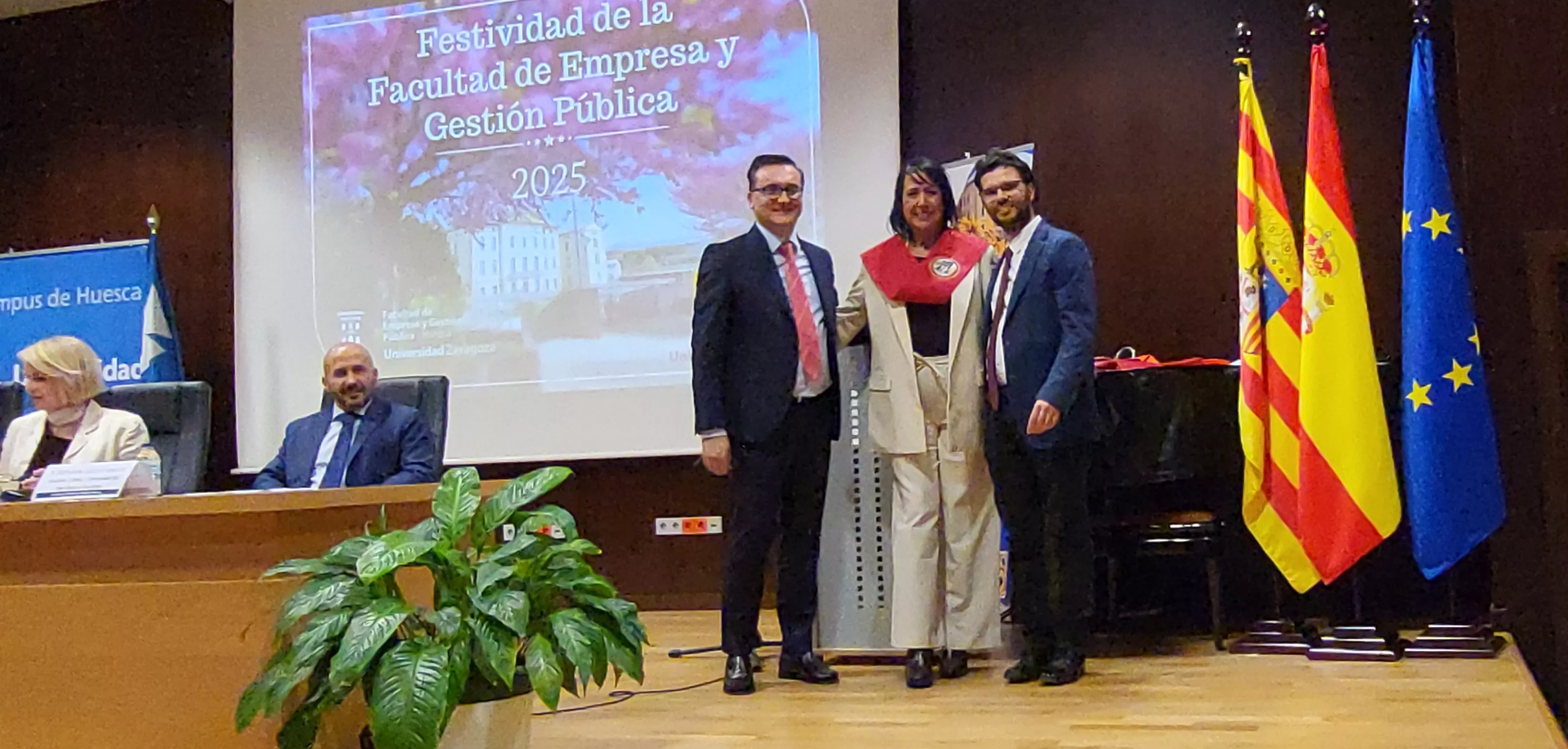 Acto de graduación de la Facultad de Empresa y Gestión Pública de Huesca 2025. Foto Mercedes Manterola