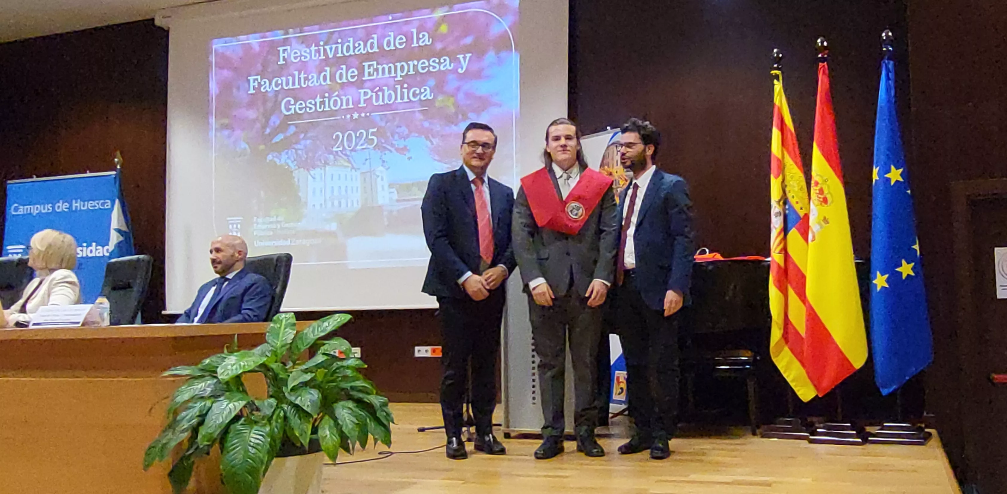 Acto de graduación de la Facultad de Empresa y Gestión Pública de Huesca 2025. Foto Mercedes Manterola