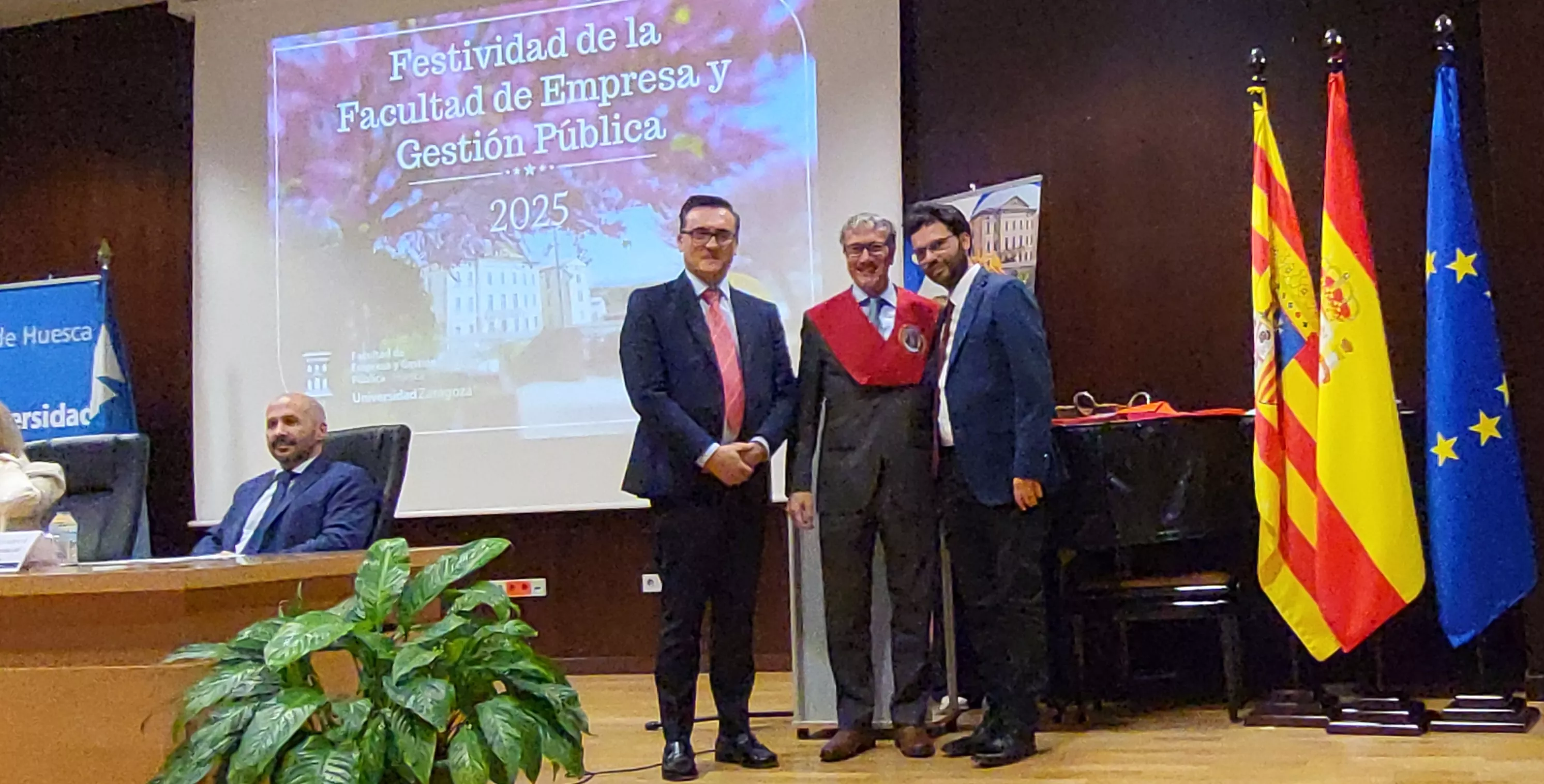 Acto de graduación de la Facultad de Empresa y Gestión Pública de Huesca 2025. Foto Mercedes Manterola