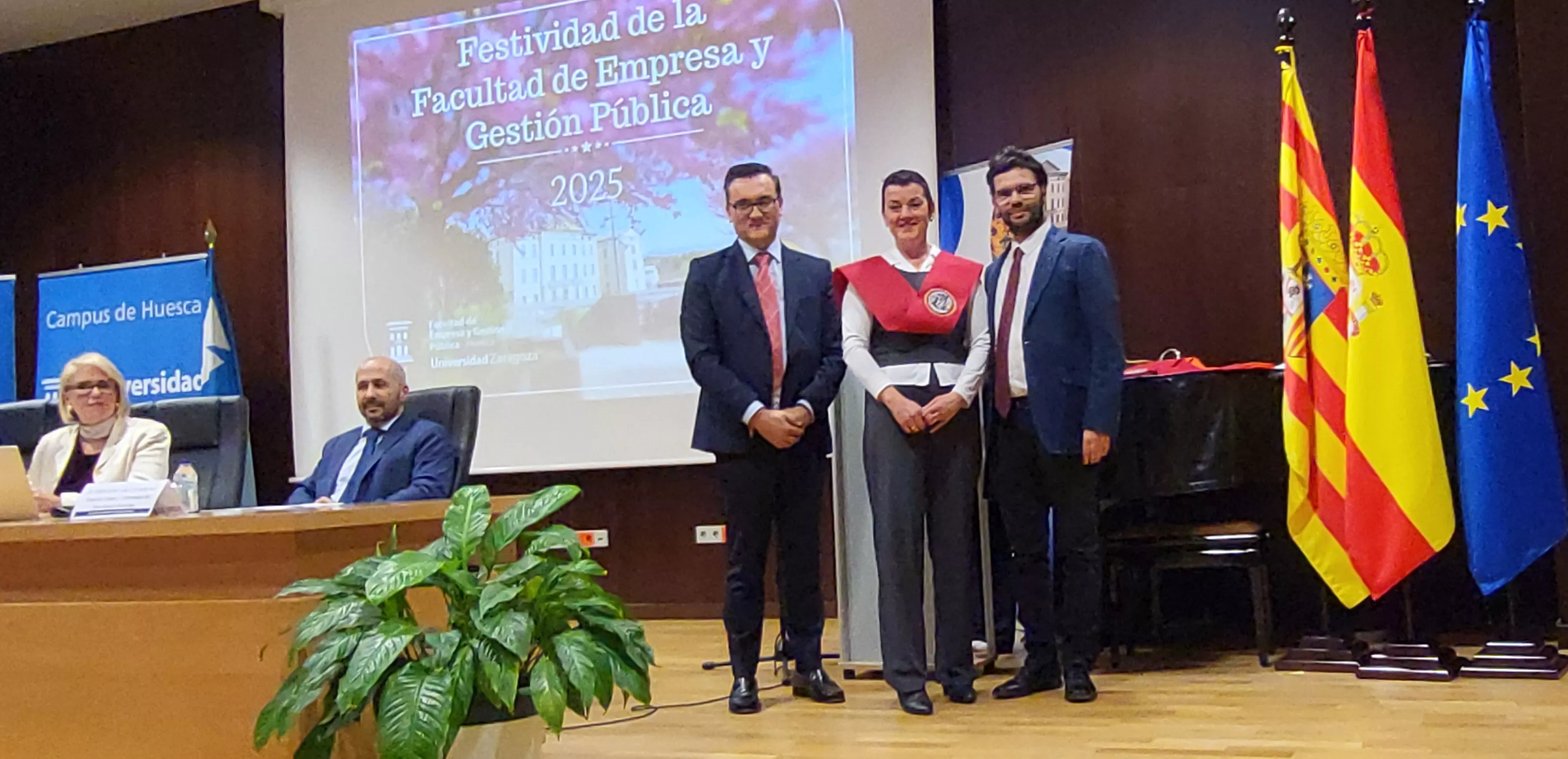 Acto de graduación de la Facultad de Empresa y Gestión Pública de Huesca 2025. Foto Mercedes Manterola