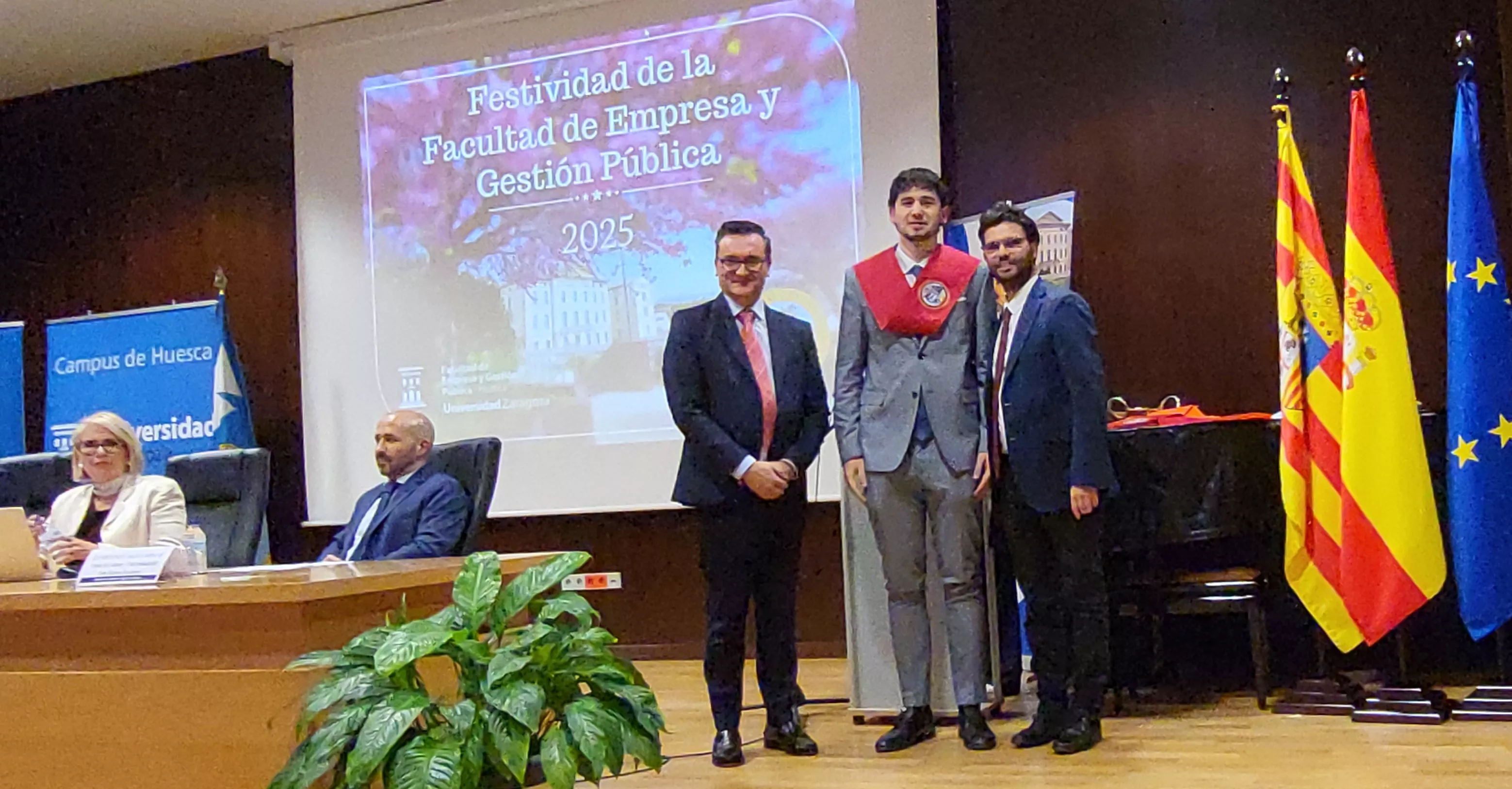 Acto de graduación de la Facultad de Empresa y Gestión Pública de Huesca 2025. Foto Mercedes Manterola