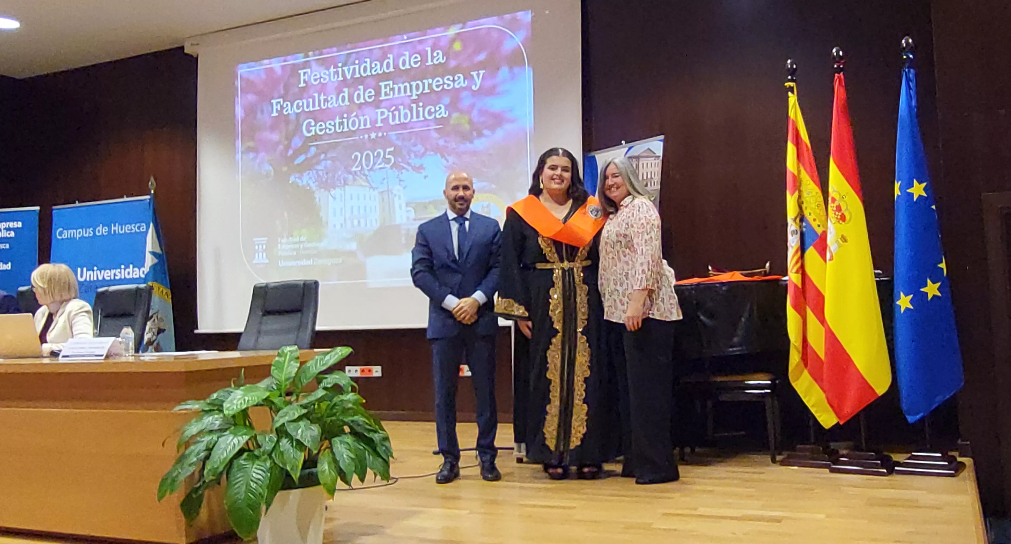 Acto de graduación de la Facultad de Empresa y Gestión Pública de Huesca 2025. Foto Mercedes Manterola