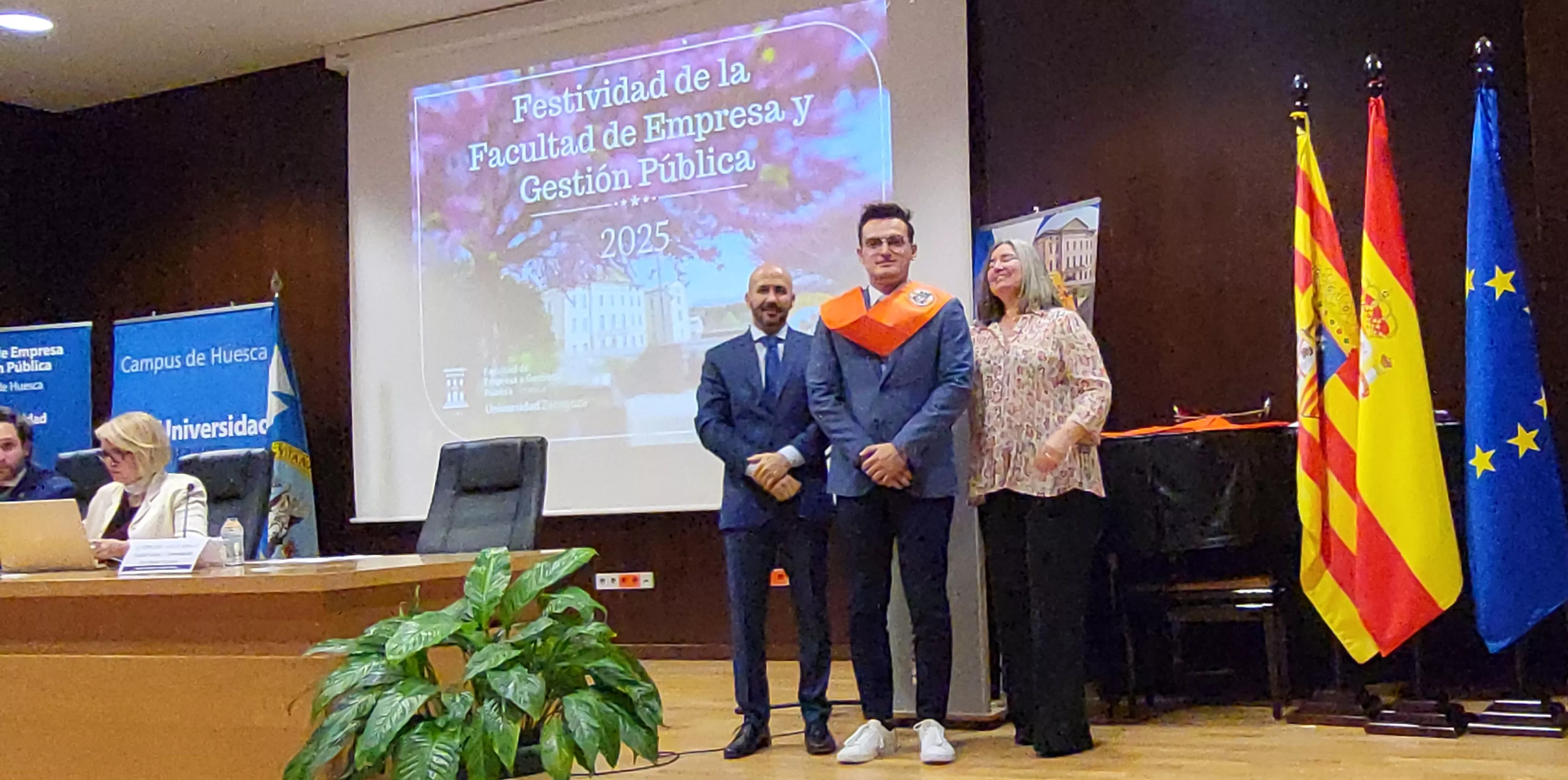 Acto de graduación de la Facultad de Empresa y Gestión Pública de Huesca 2025. Foto Mercedes Manterola