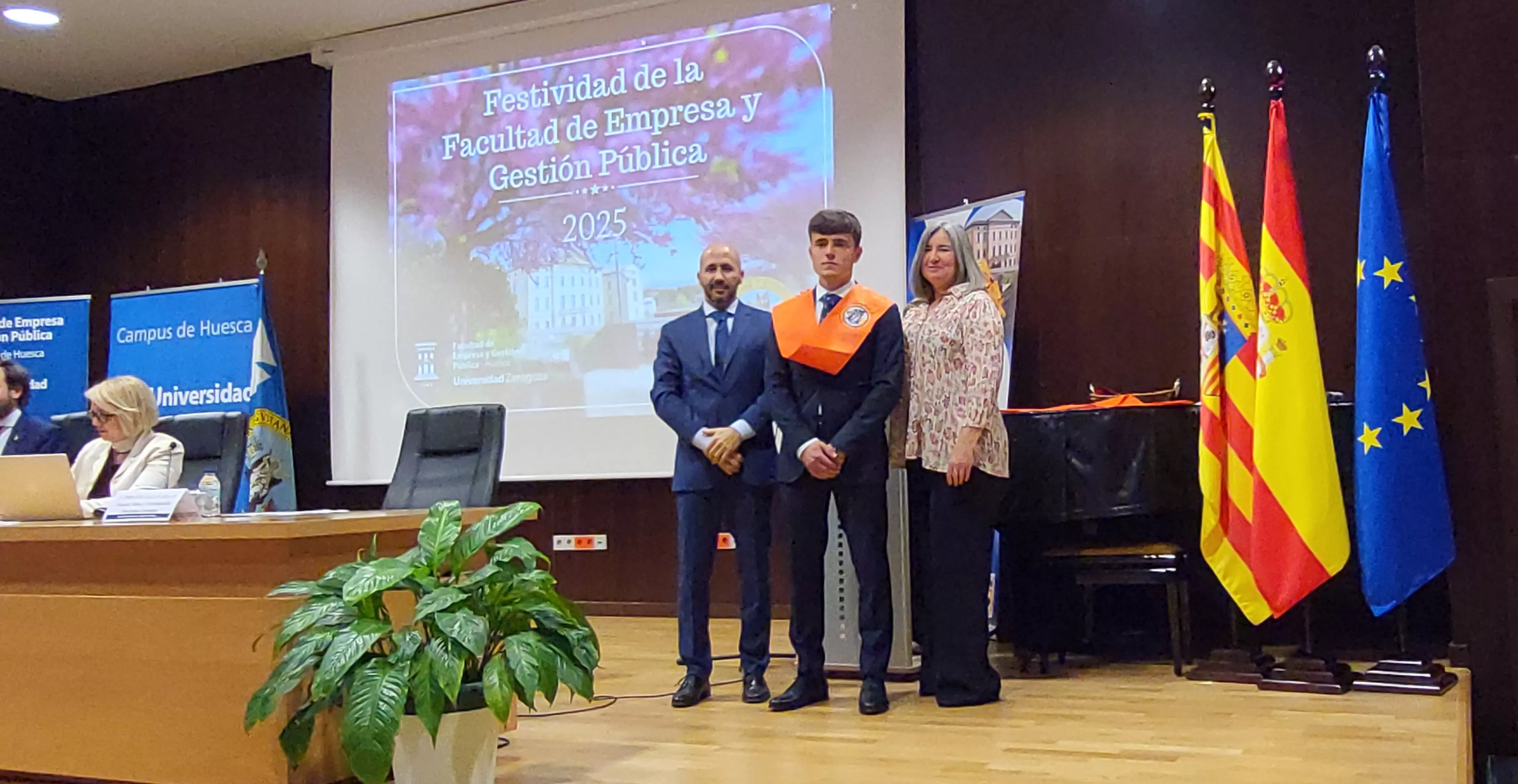 Acto de graduación de la Facultad de Empresa y Gestión Pública de Huesca 2025. Foto Mercedes Manterola