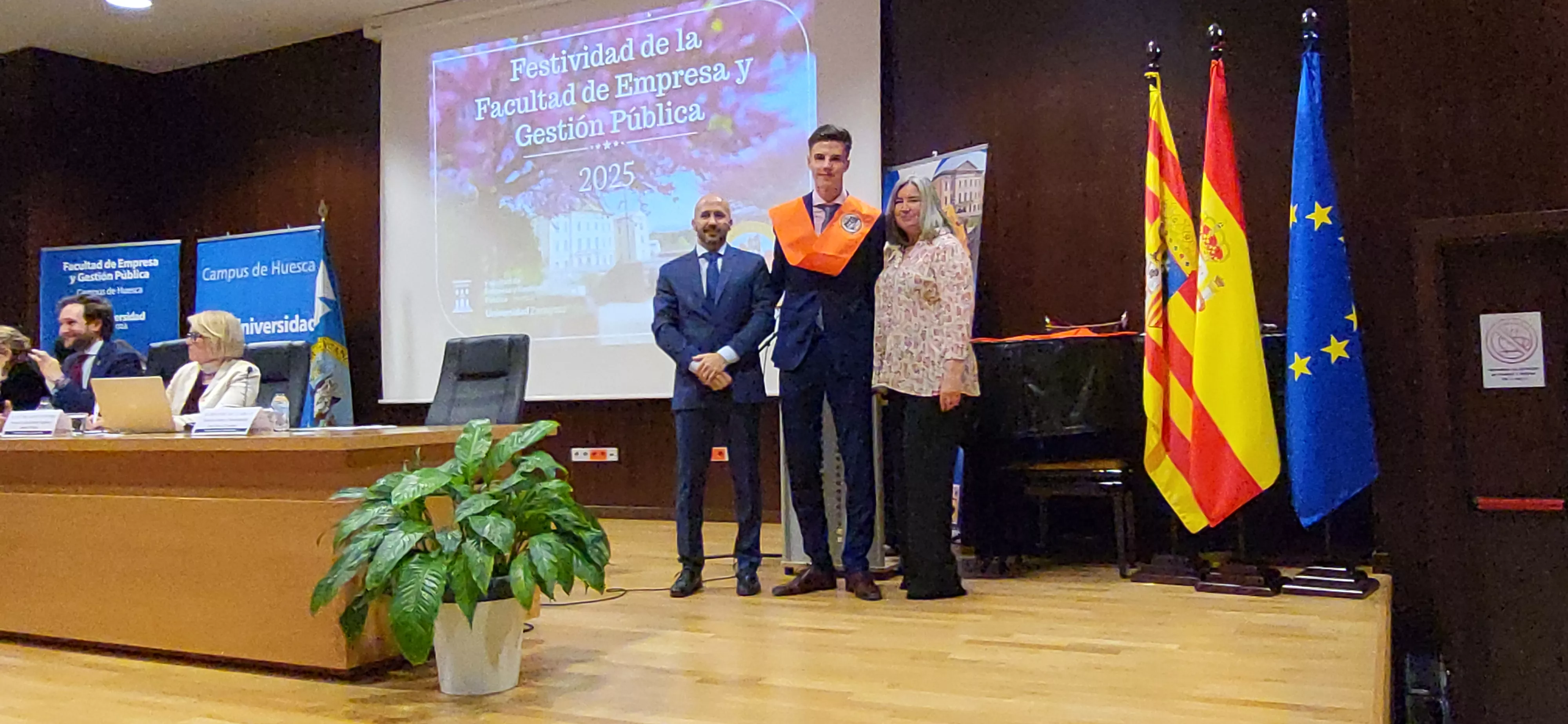 Acto de graduación de la Facultad de Empresa y Gestión Pública de Huesca 2025. Foto Mercedes Manterola