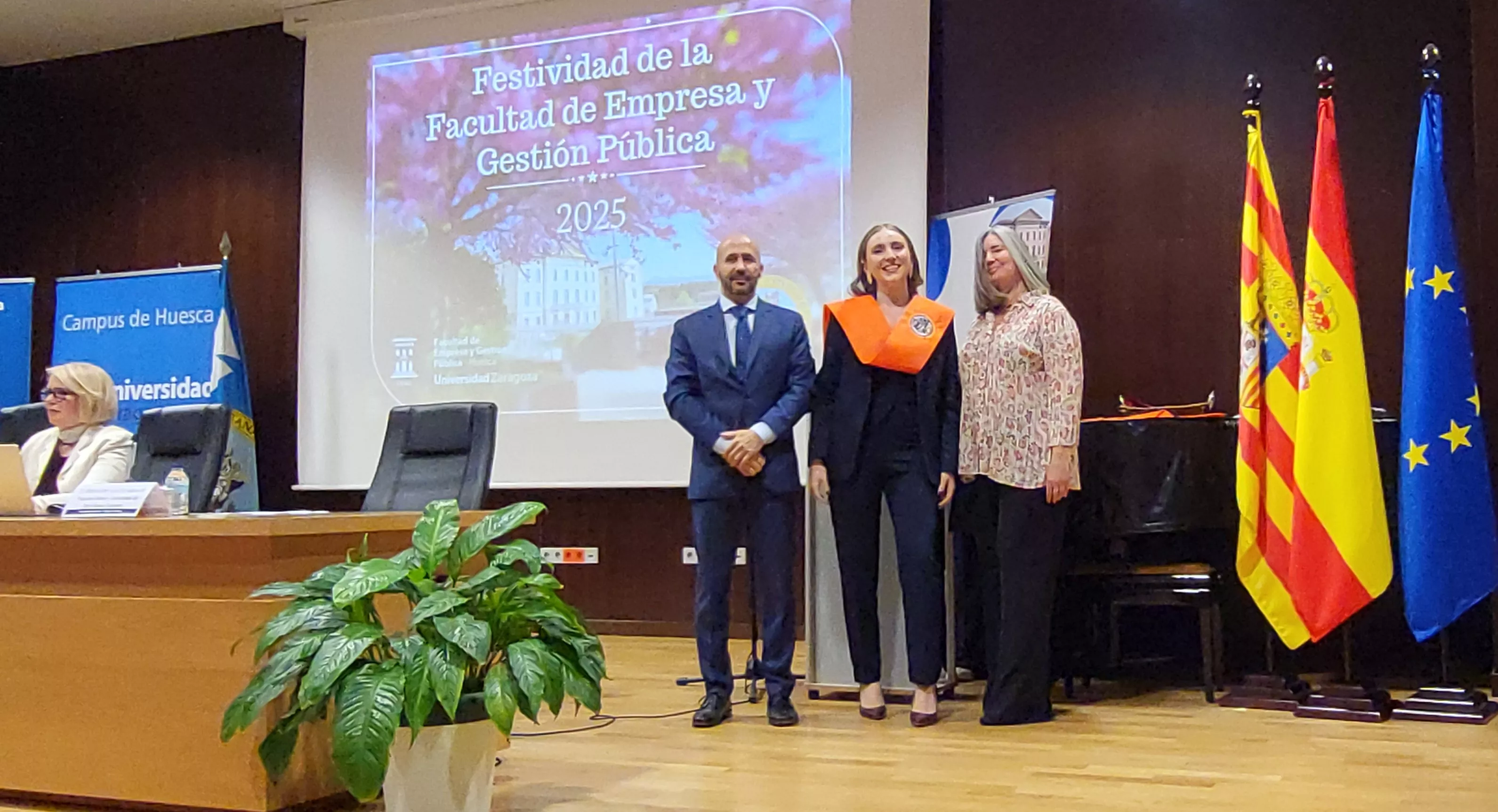 Acto de graduación de la Facultad de Empresa y Gestión Pública de Huesca 2025. Foto Mercedes Manterola