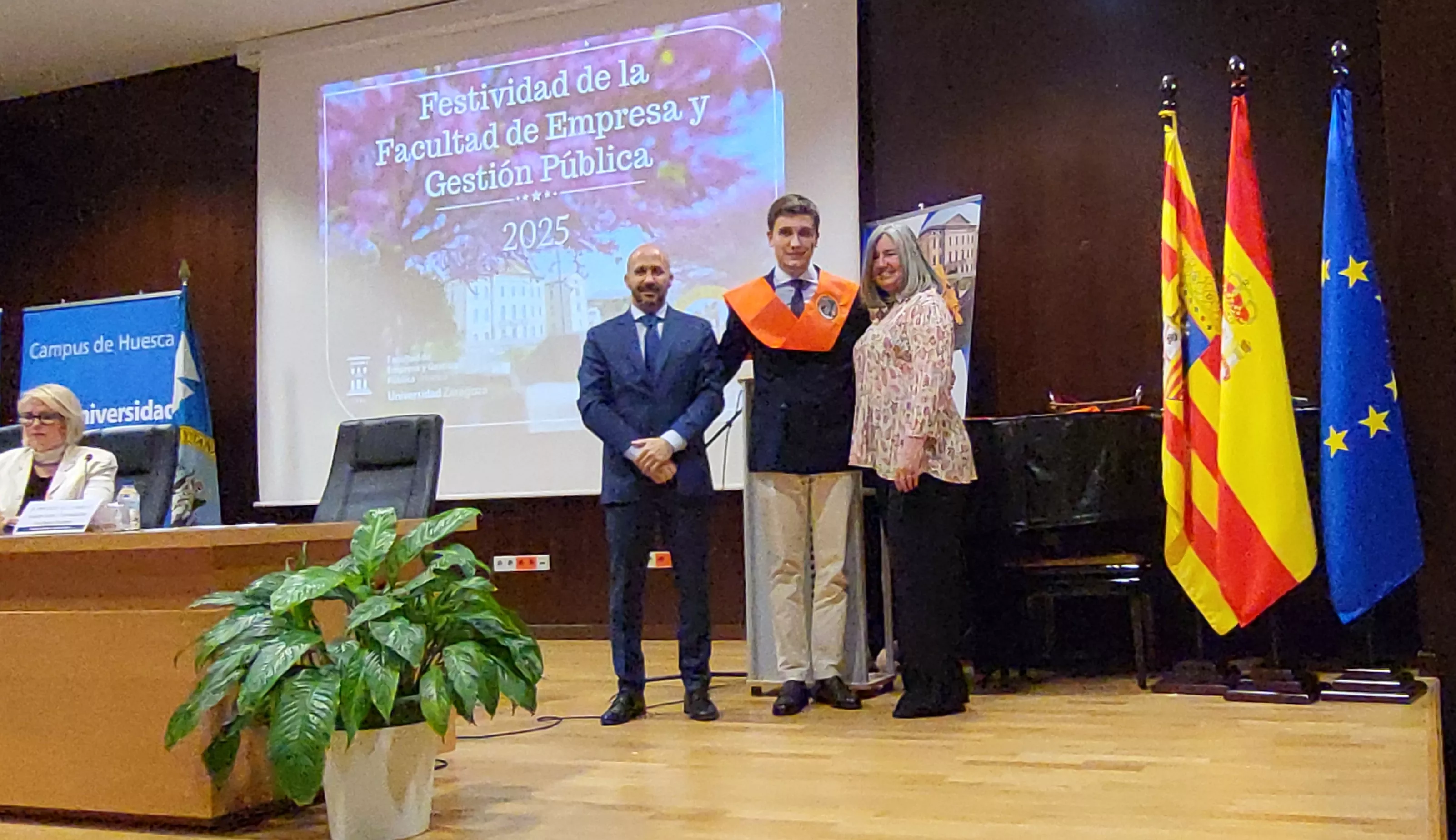 Acto de graduación de la Facultad de Empresa y Gestión Pública de Huesca 2025. Foto Mercedes Manterola