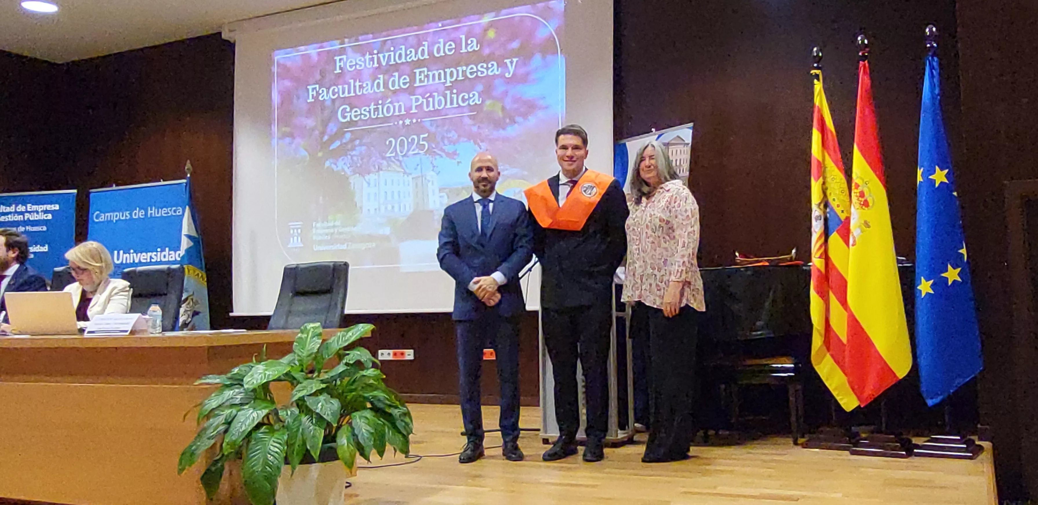 Acto de graduación de la Facultad de Empresa y Gestión Pública de Huesca 2025. Foto Mercedes Manterola