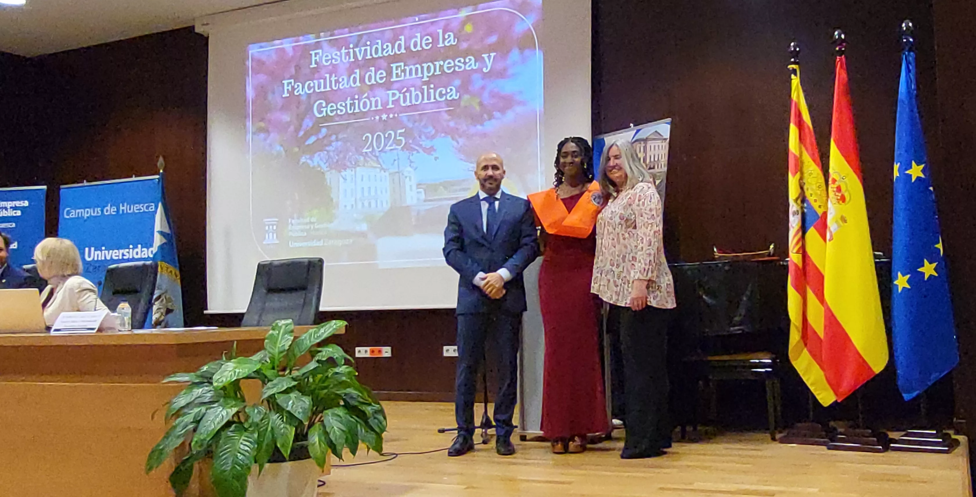 Acto de graduación de la Facultad de Empresa y Gestión Pública de Huesca 2025. Foto Mercedes Manterola
