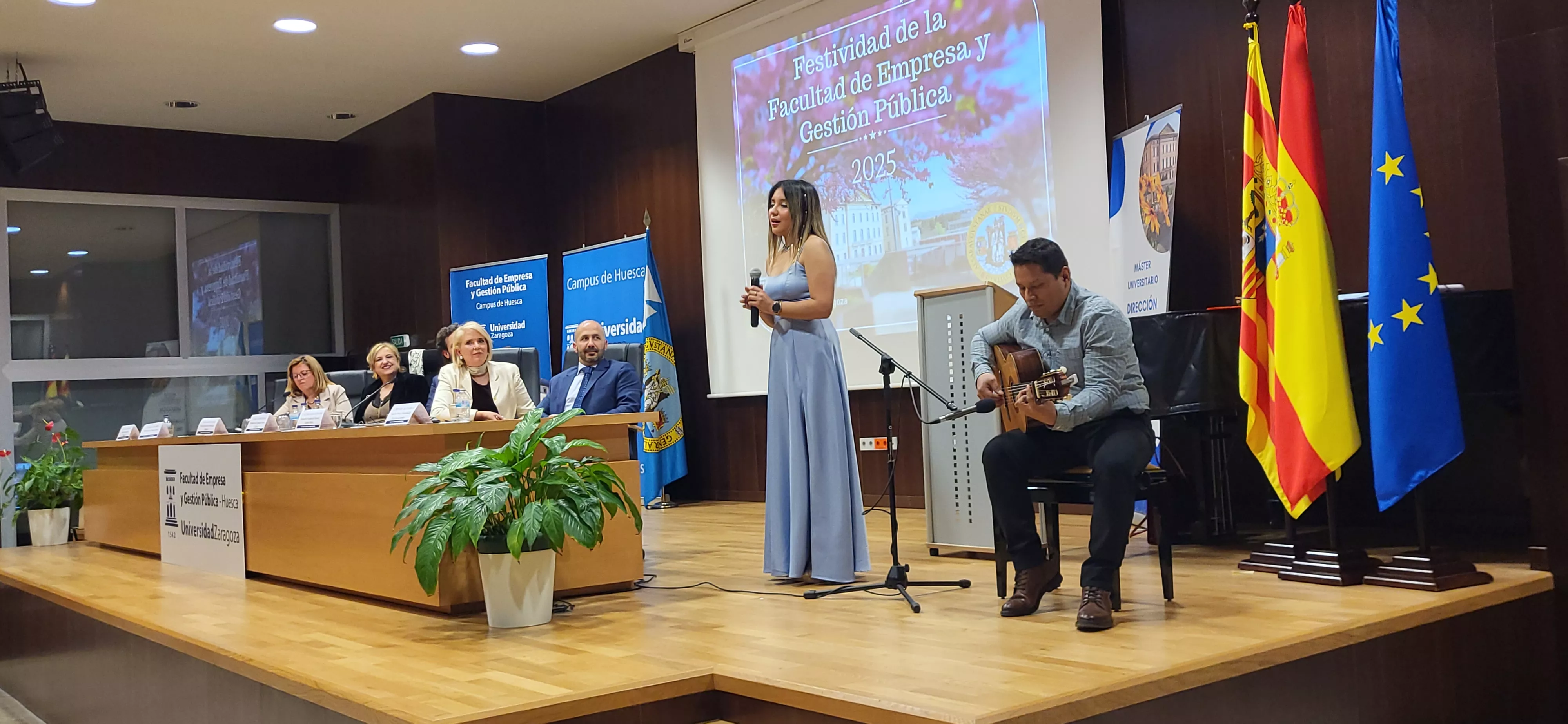 Acto de graduación de la Facultad de Empresa y Gestión Pública de Huesca 2025. Foto Mercedes Manterola